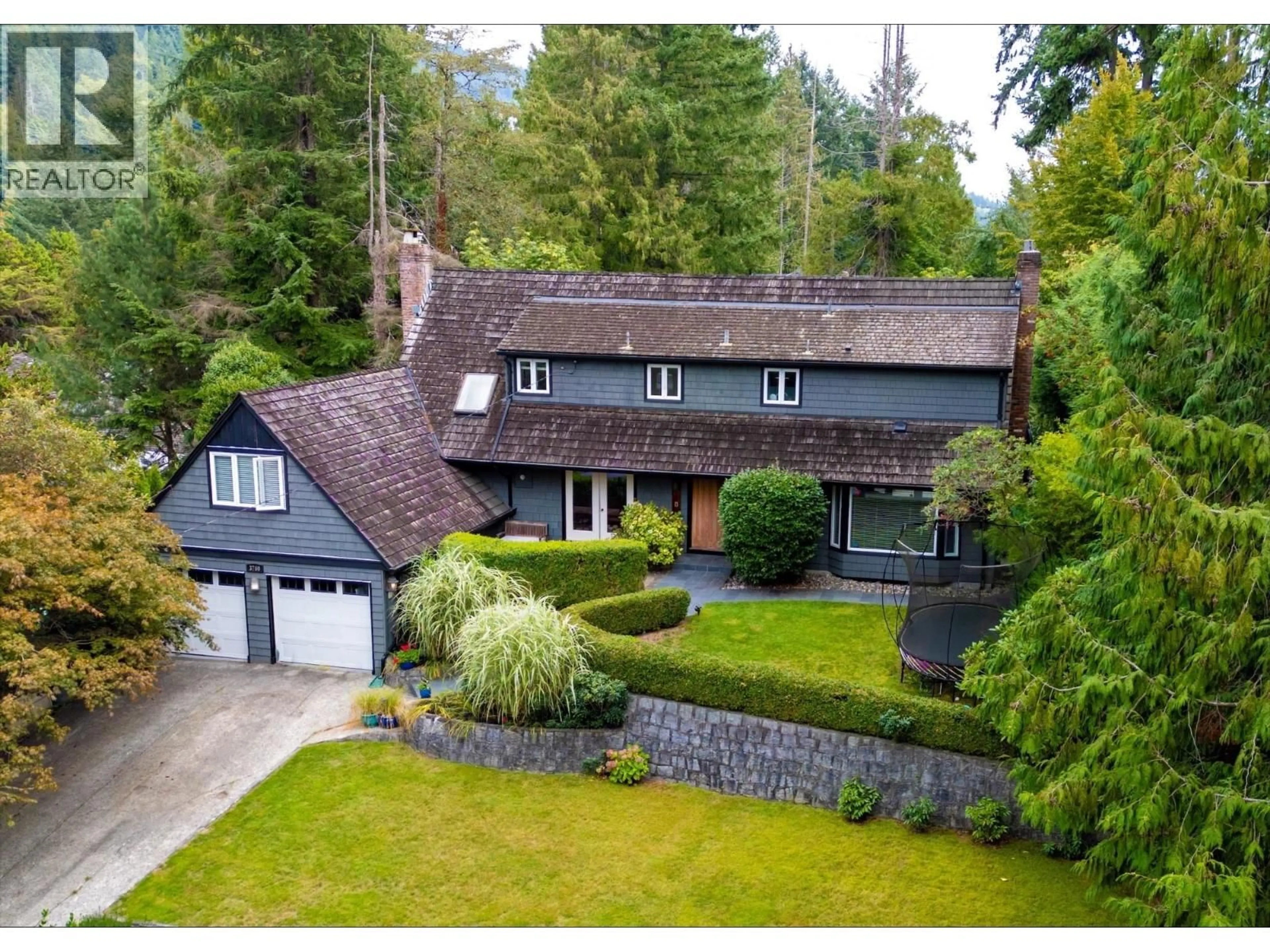 A pic from outside/outdoor area/front of a property/back of a property/a pic from drone, street for 3760 BAYRIDGE AVENUE, West Vancouver British Columbia V7V3J2
