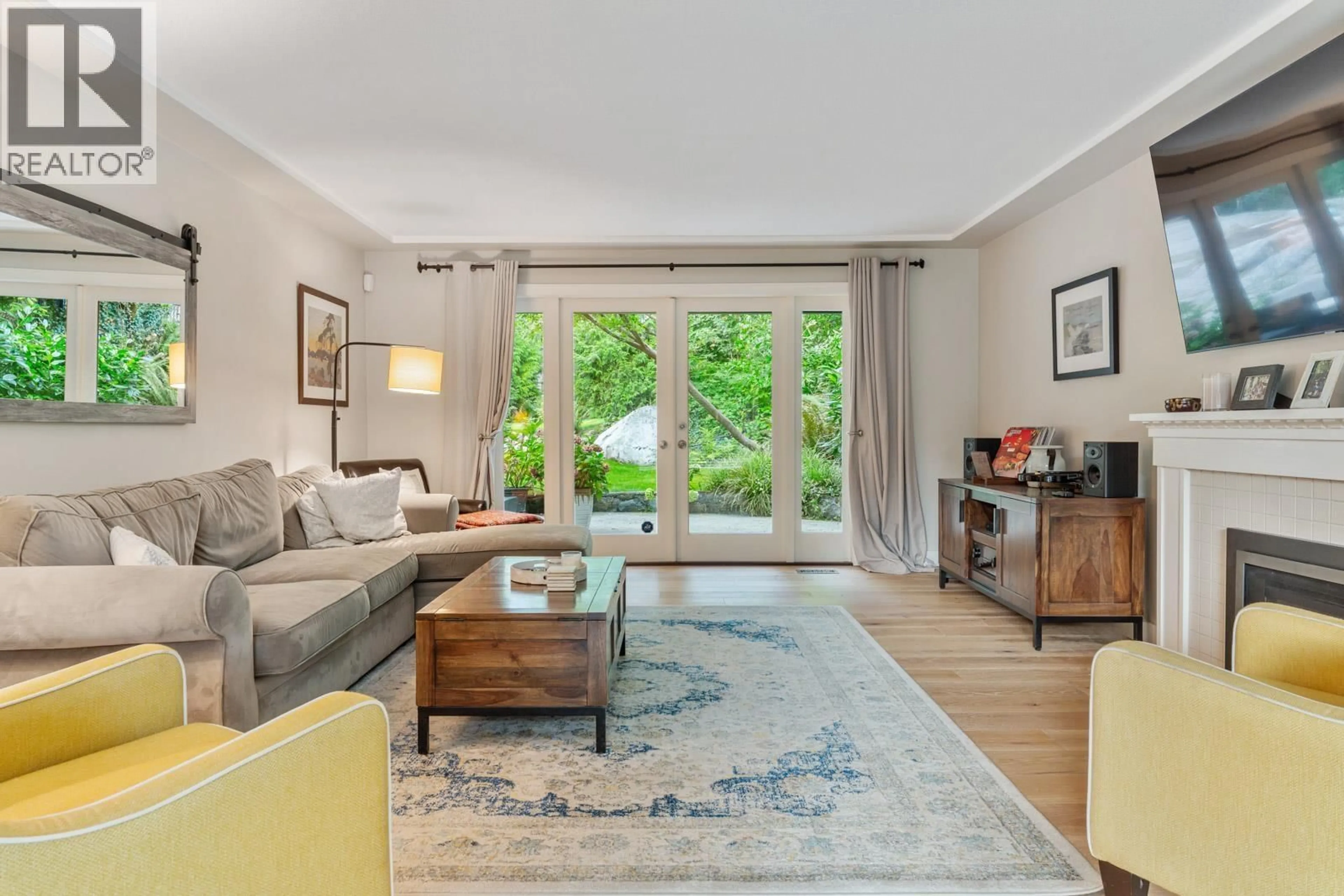 Living room with furniture, unknown for 3760 BAYRIDGE AVENUE, West Vancouver British Columbia V7V3J2