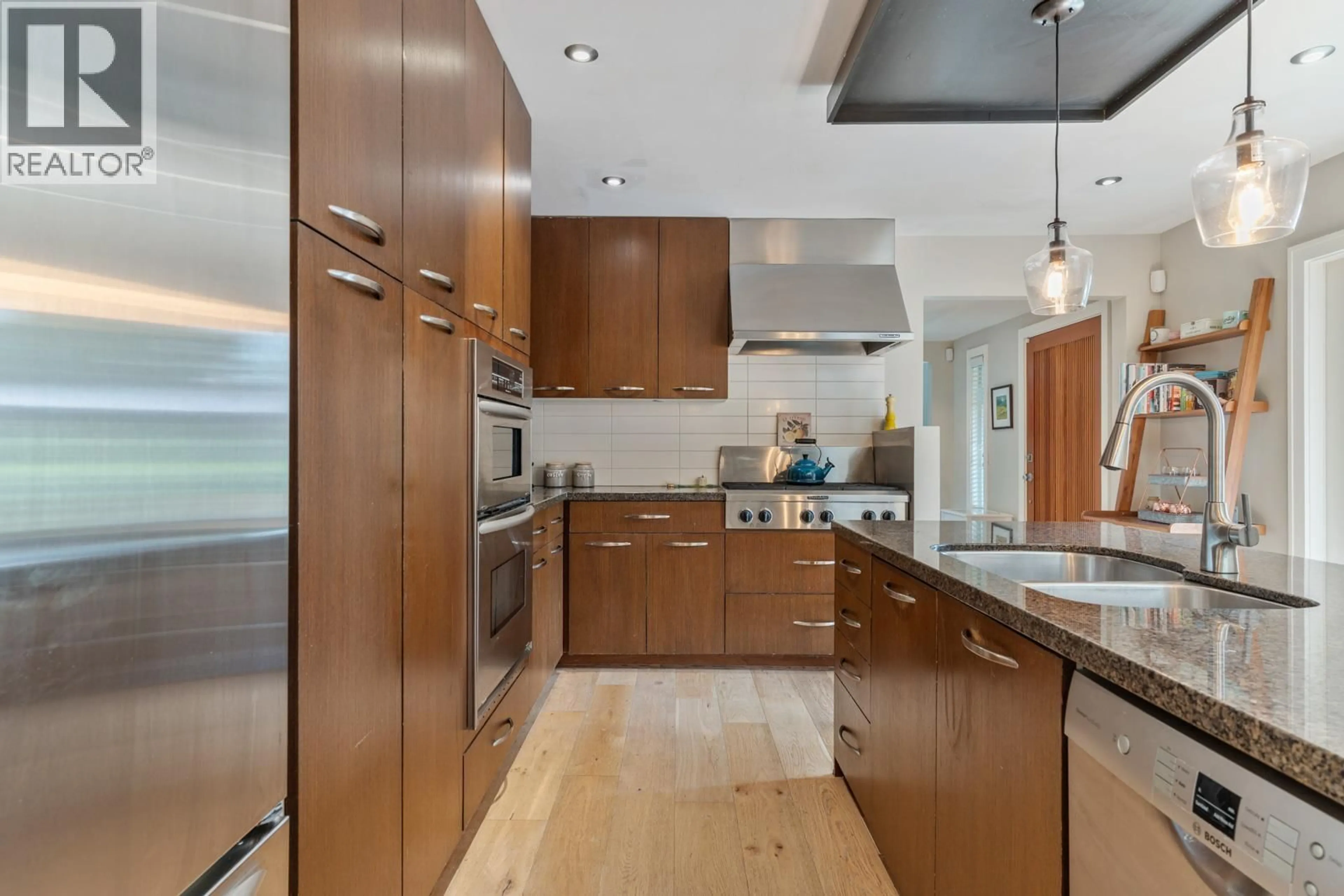 Contemporary kitchen, unknown for 3760 BAYRIDGE AVENUE, West Vancouver British Columbia V7V3J2