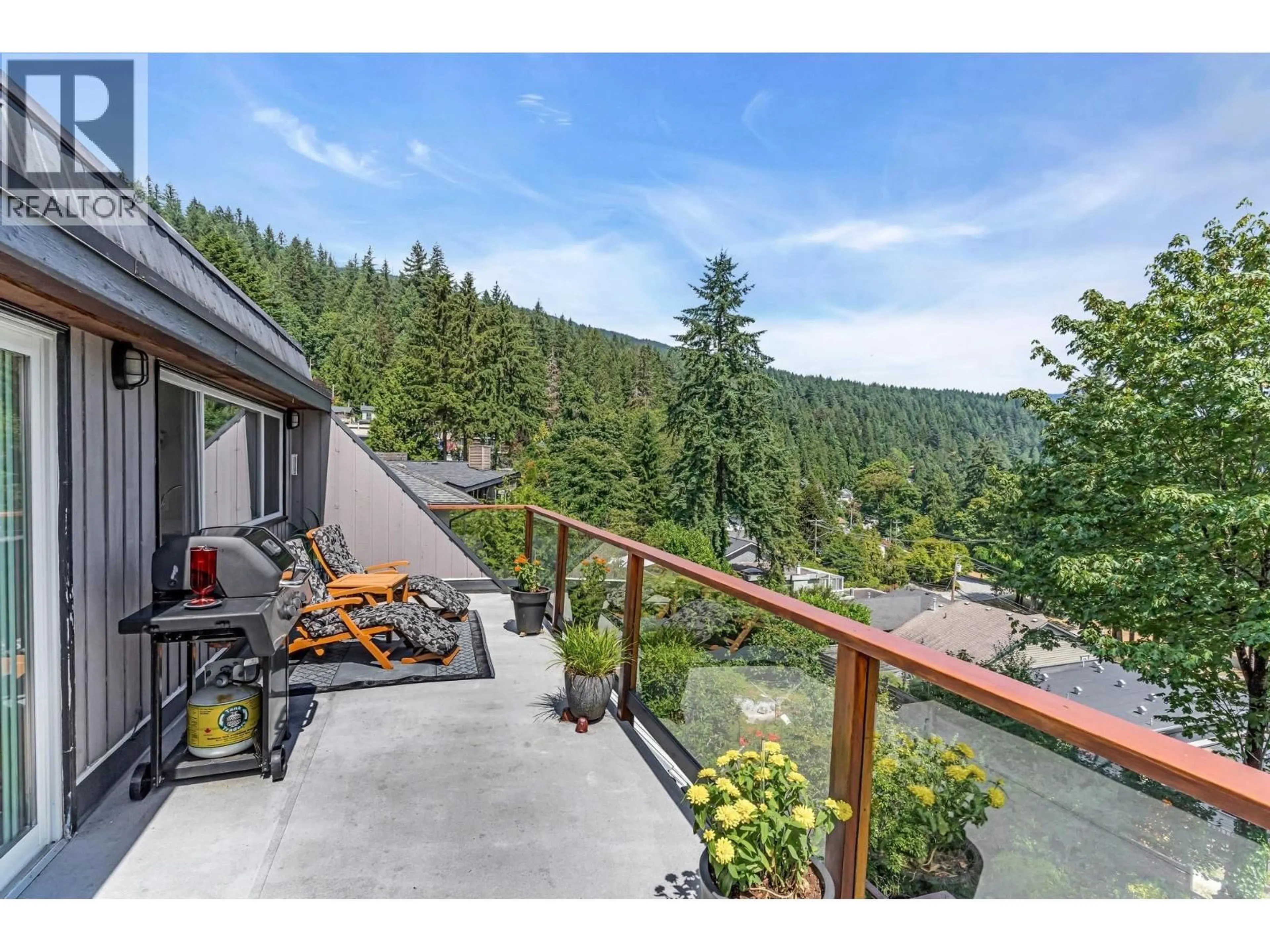 Patio, unknown for 2360 CALEDONIA AVENUE, North Vancouver British Columbia V7G1T9