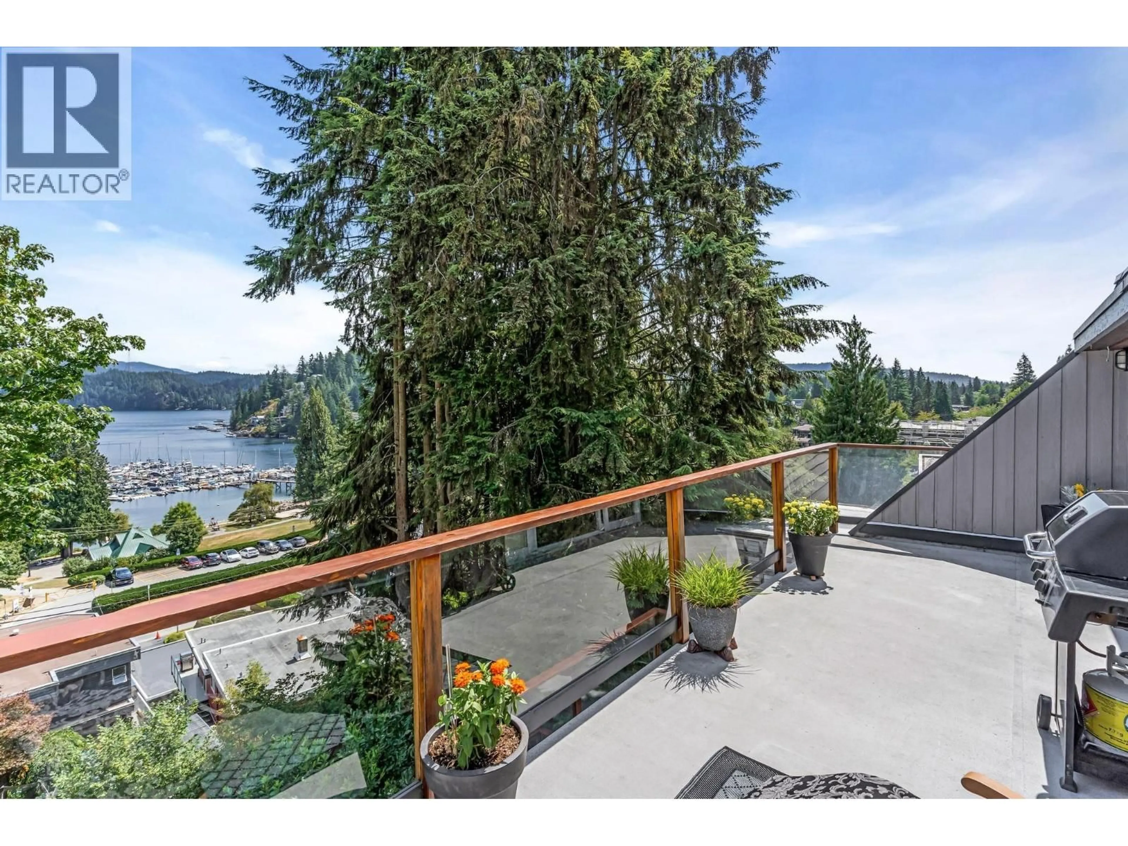 Patio, water/lake/river/ocean view for 2360 CALEDONIA AVENUE, North Vancouver British Columbia V7G1T9