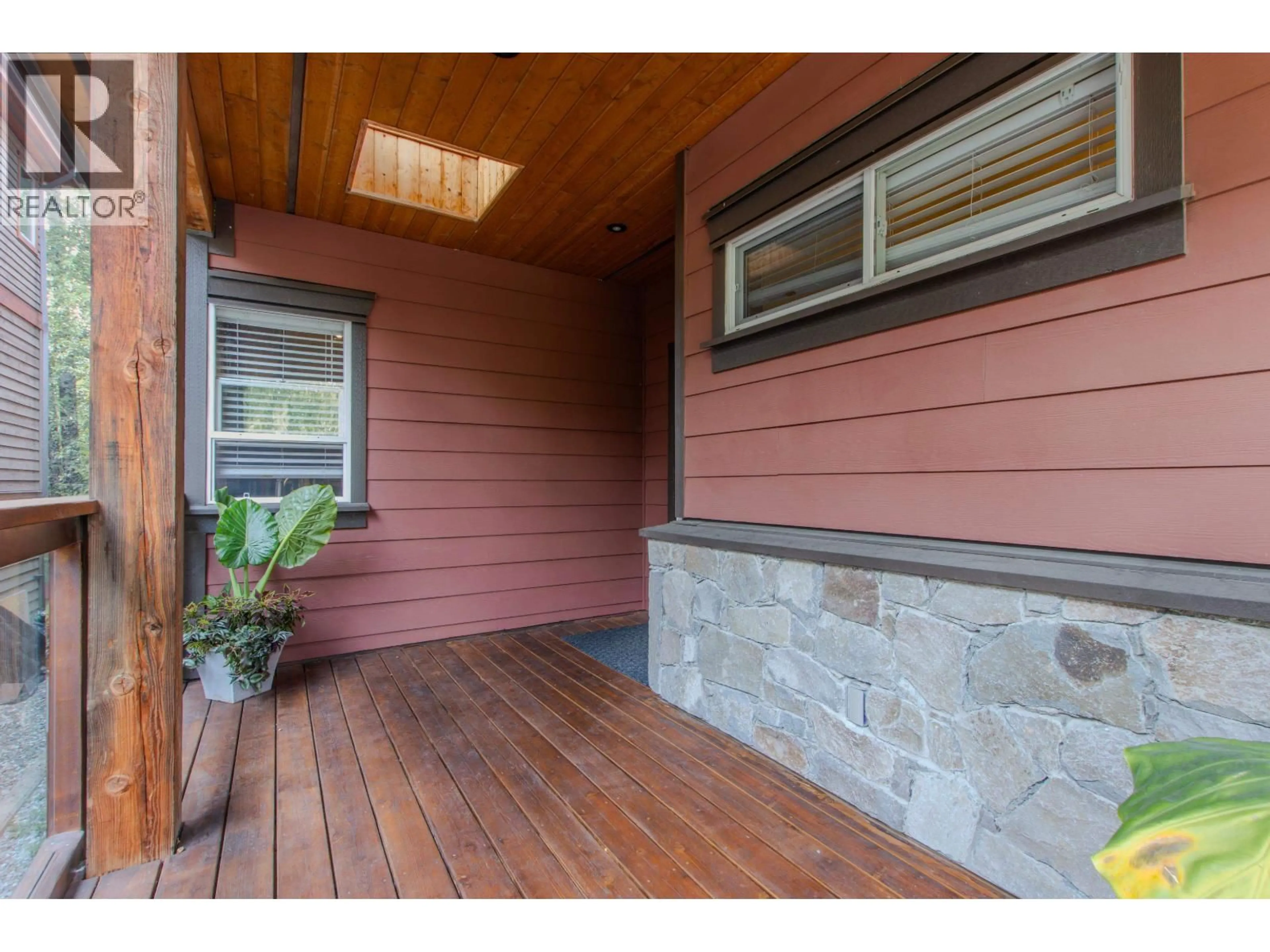 Indoor entryway for 49 - 40137 GOVERNMENT ROAD, Squamish British Columbia V8B0N7