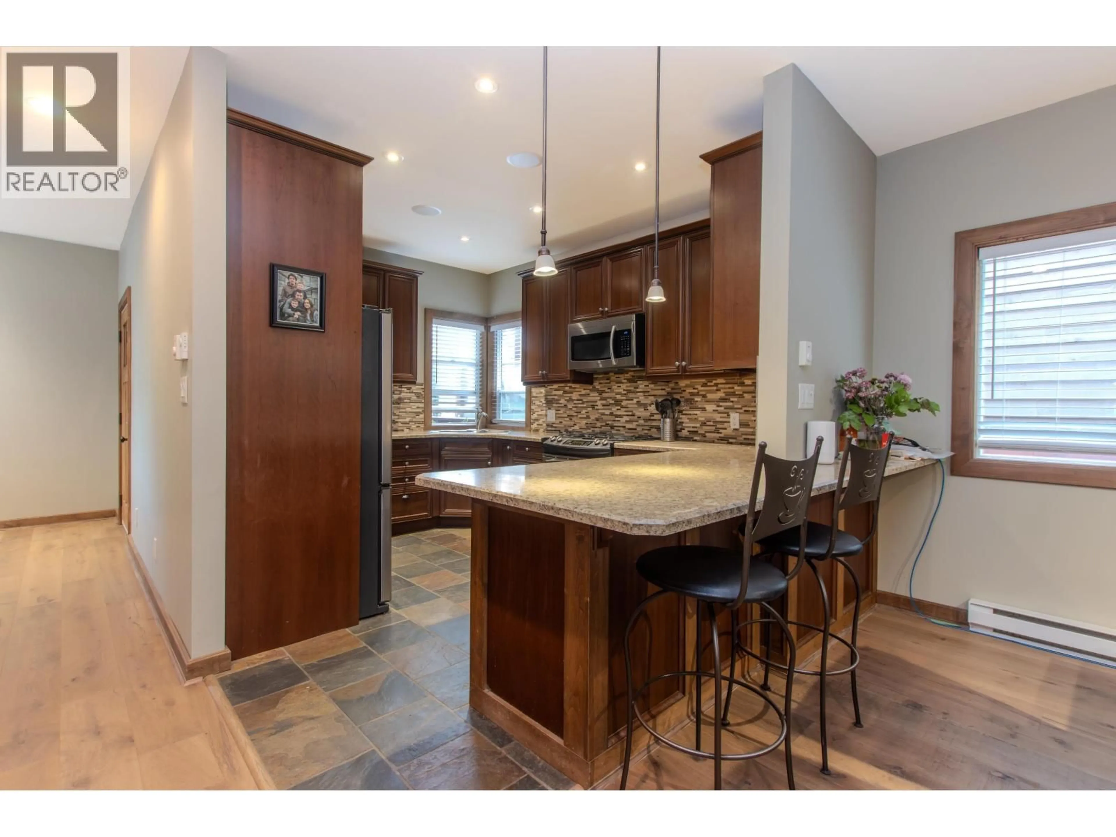 Open concept kitchen, unknown for 49 - 40137 GOVERNMENT ROAD, Squamish British Columbia V8B0N7