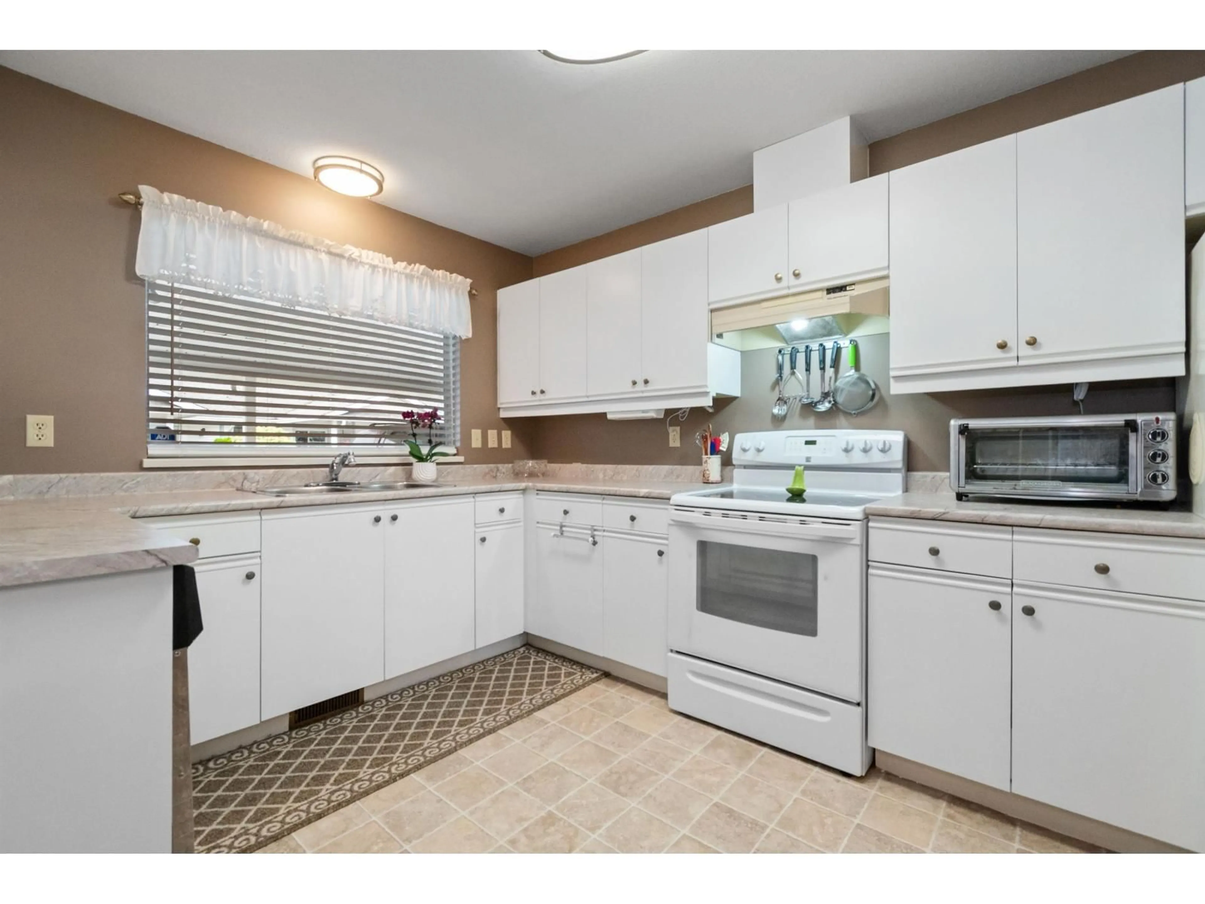 Standard kitchen, ceramic/tile floor for 255 - 7610 EVANS ROAD, Chilliwack British Columbia V2R2Z5