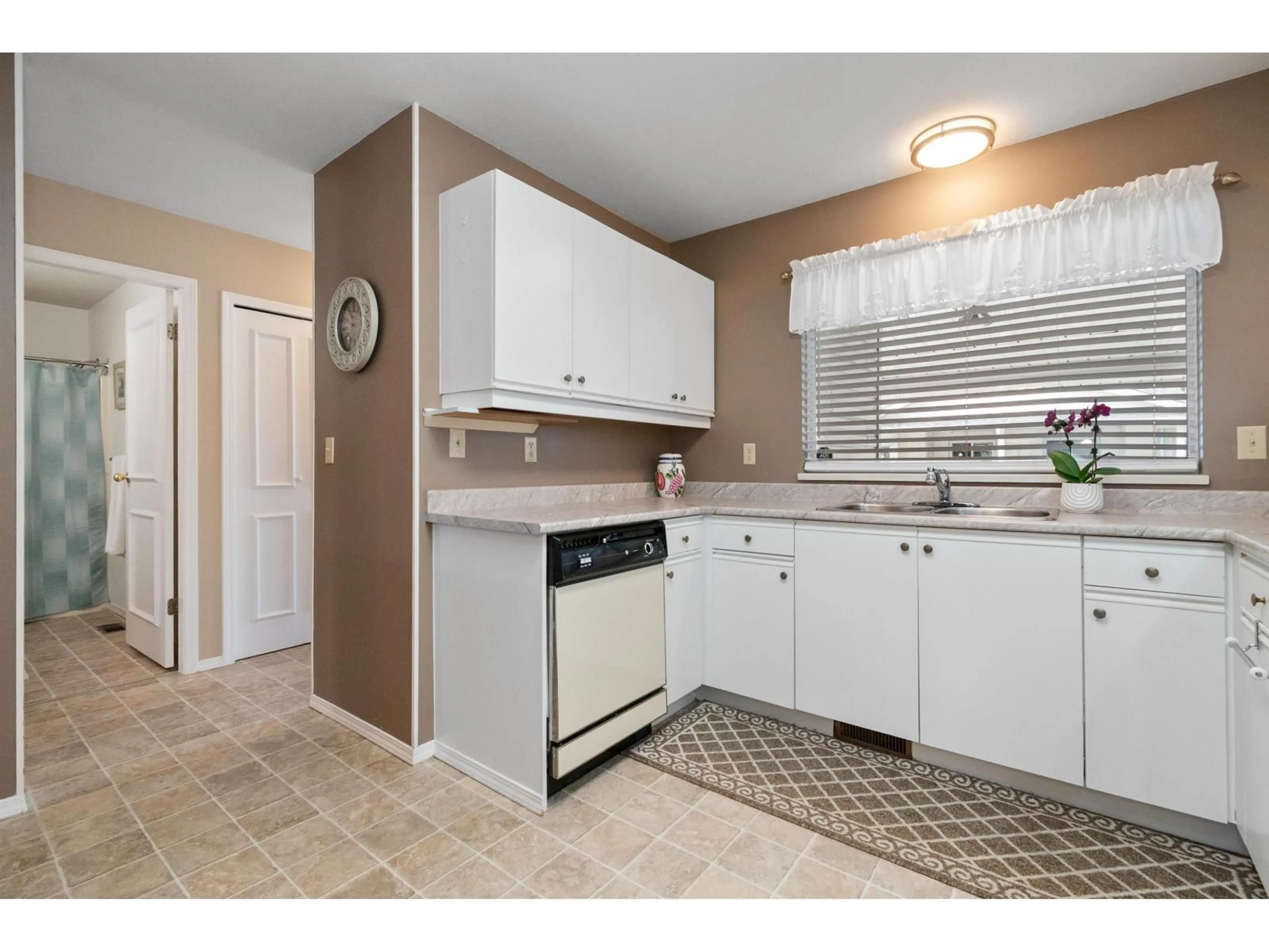 Standard kitchen, ceramic/tile floor for 255 - 7610 EVANS ROAD, Chilliwack British Columbia V2R2Z5
