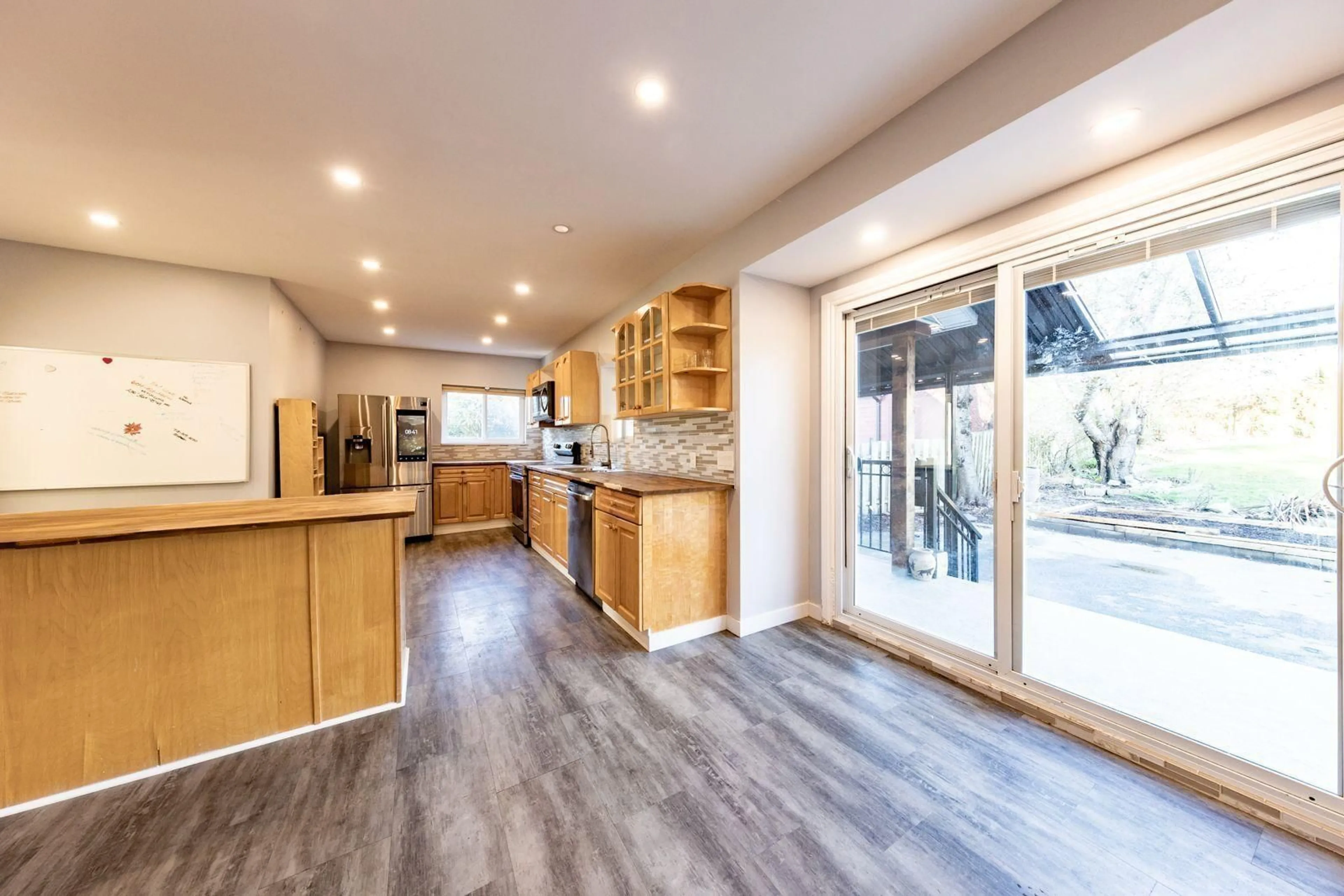 Open concept kitchen, unknown for 9421 116, Surrey British Columbia V4C5X2