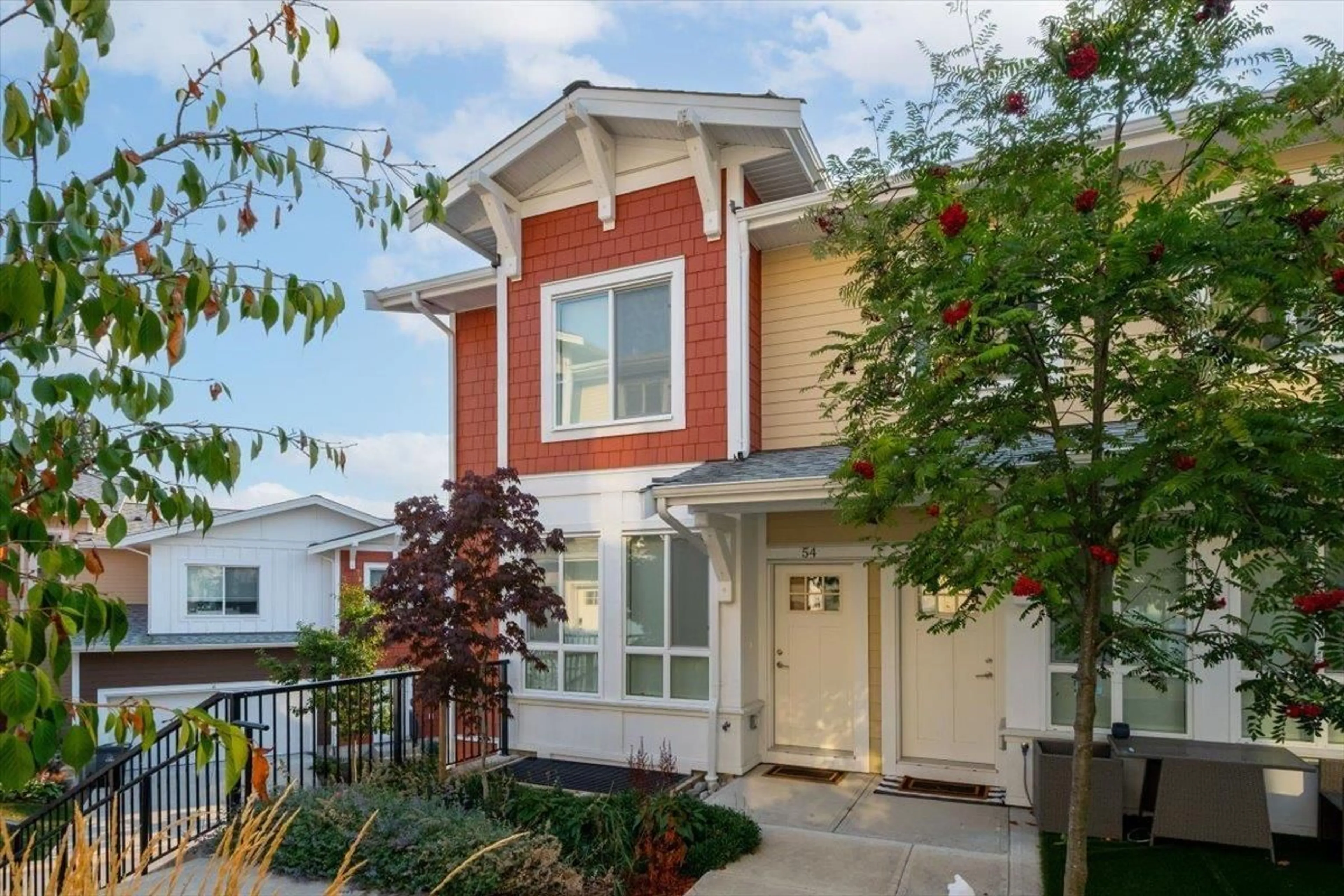 Home with vinyl exterior material, street for 54 - 16561 17A, Surrey British Columbia V3Z1J3