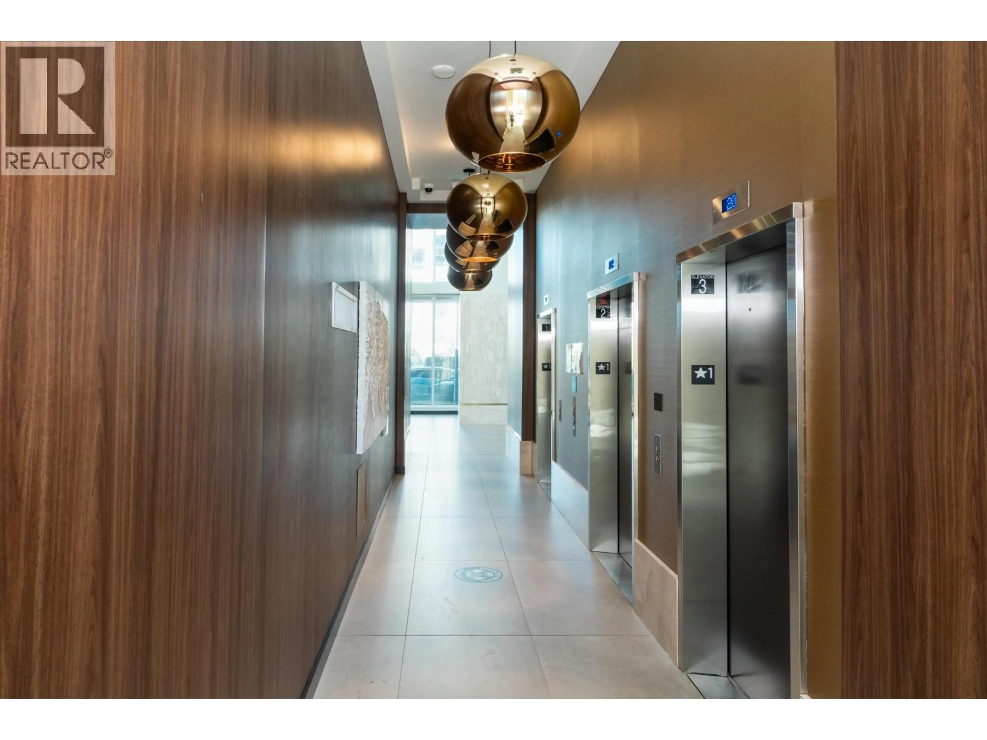 Indoor foyer for 3703 - 6383 MCKAY AVENUE, Burnaby British Columbia V5H0H8