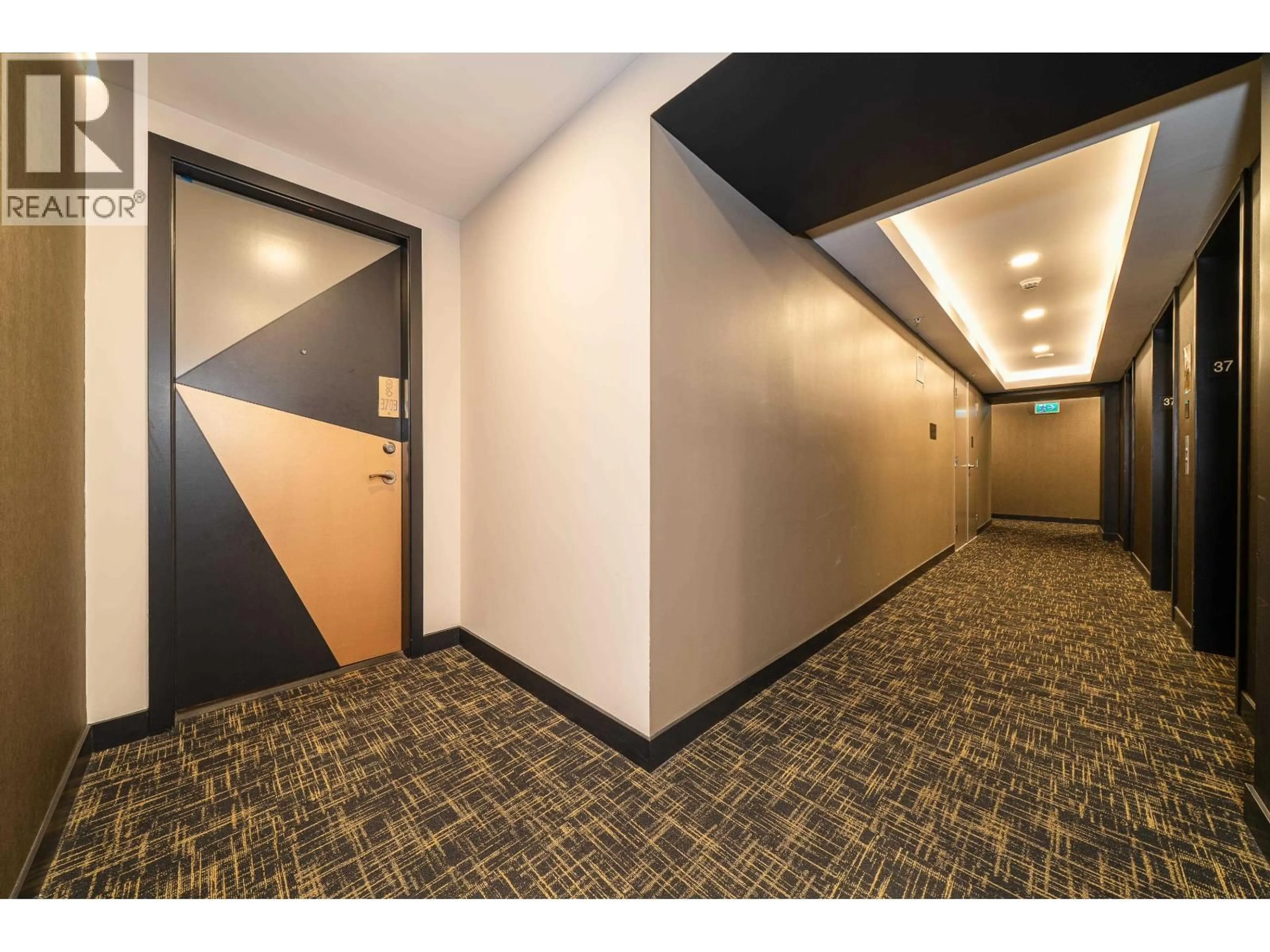Indoor foyer for 3703 - 6383 MCKAY AVENUE, Burnaby British Columbia V5H0H8