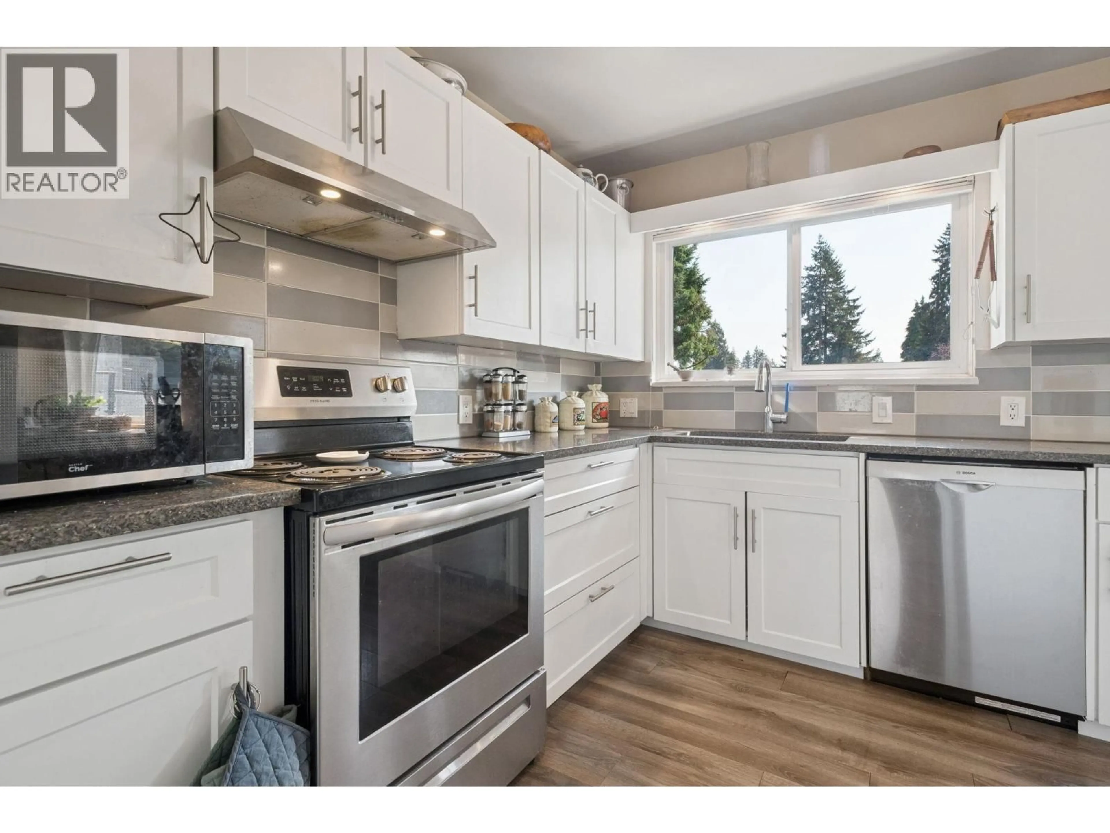 Open concept kitchen, unknown for 1610 SMITH AVENUE, Coquitlam British Columbia V3J2Y3
