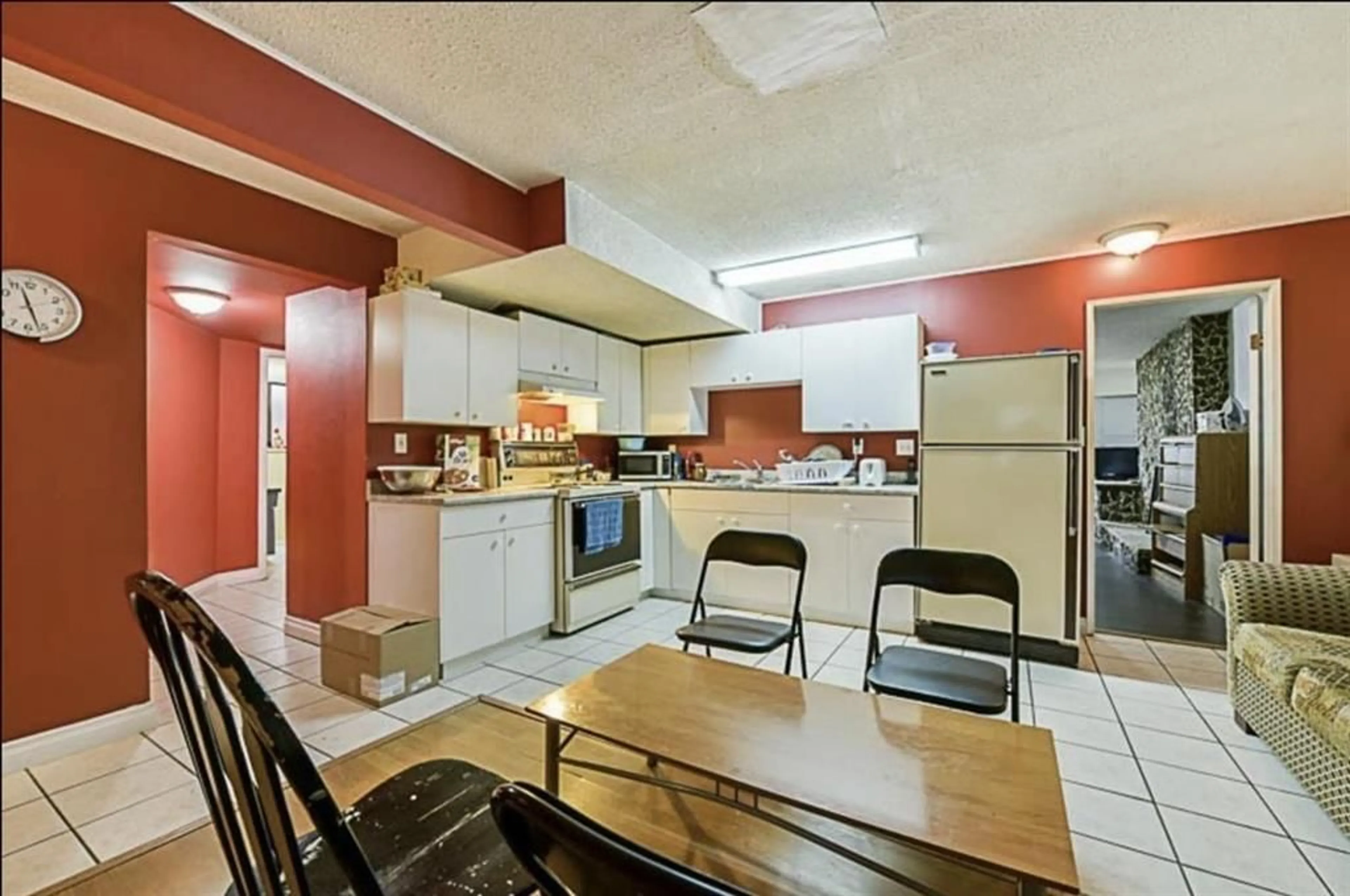 Standard kitchen, ceramic/tile floor for 7902 115A STREET, Delta British Columbia V4C5R6