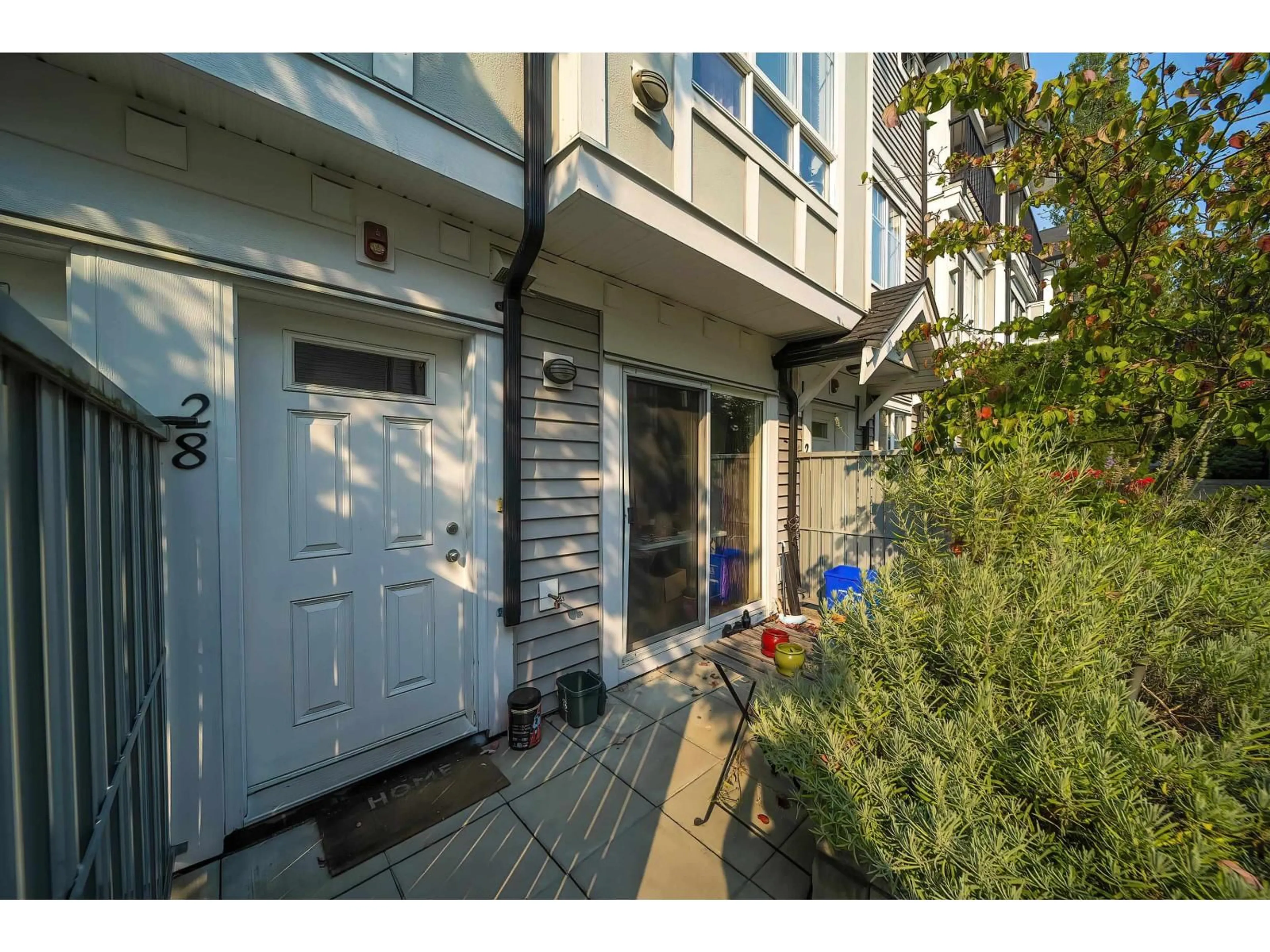Indoor entryway for 28 - 13239 OLD YALE, Surrey British Columbia V3T3C5