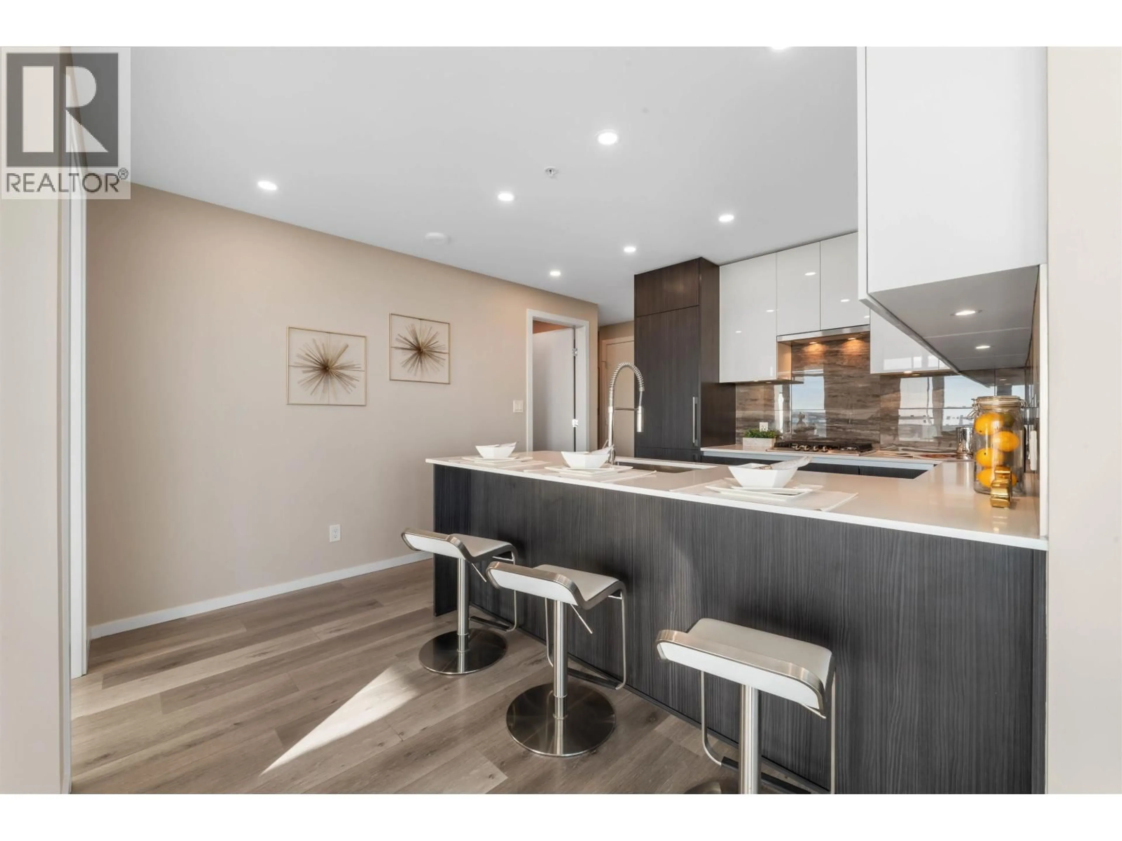 Open concept kitchen, wood/laminate floor for 3406 - 1888 GILMORE AVENUE, Burnaby British Columbia V5C0L2