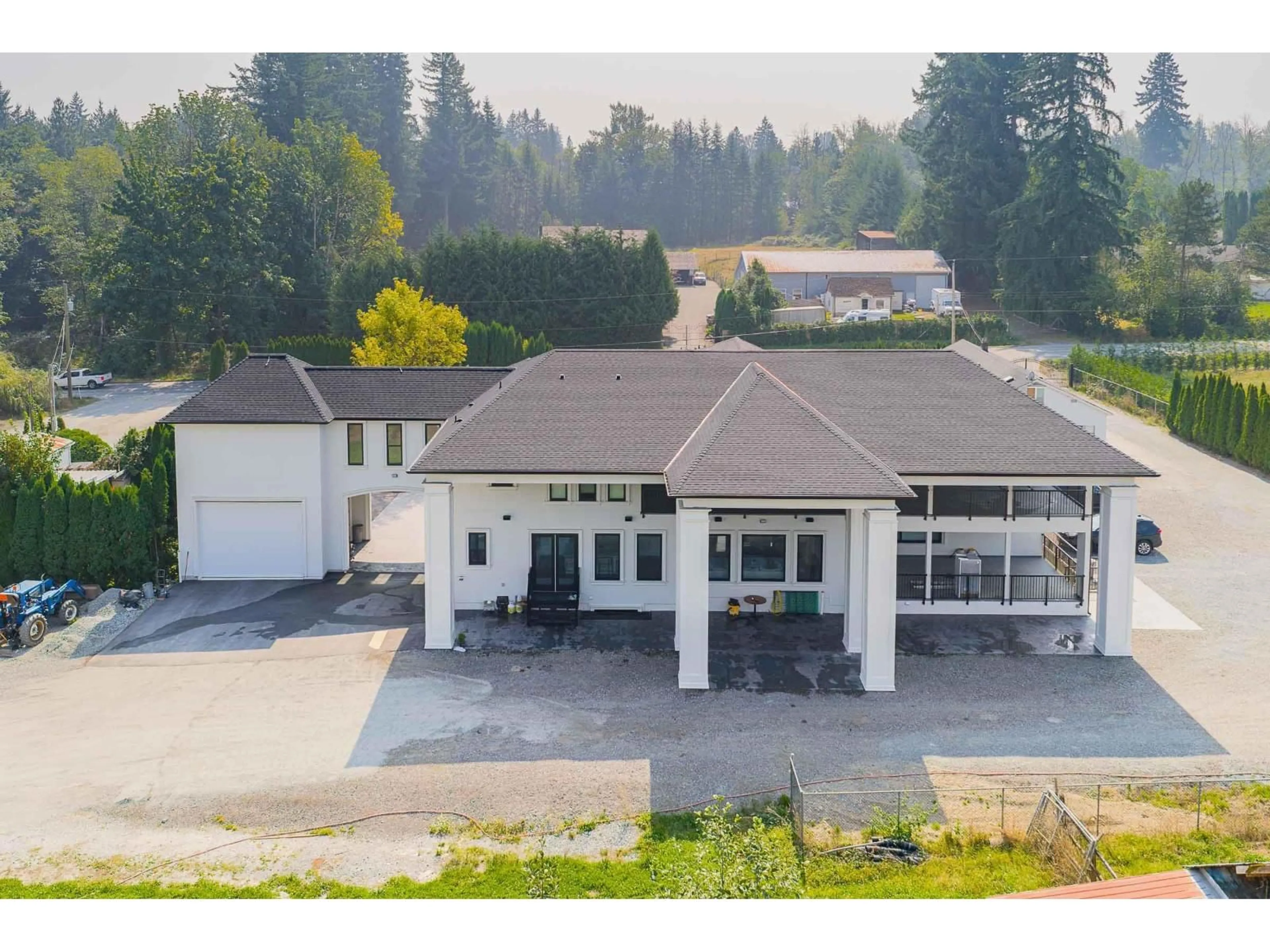 A pic from outside/outdoor area/front of a property/back of a property/a pic from drone, unknown for 26607 64, Langley British Columbia V4W1P9