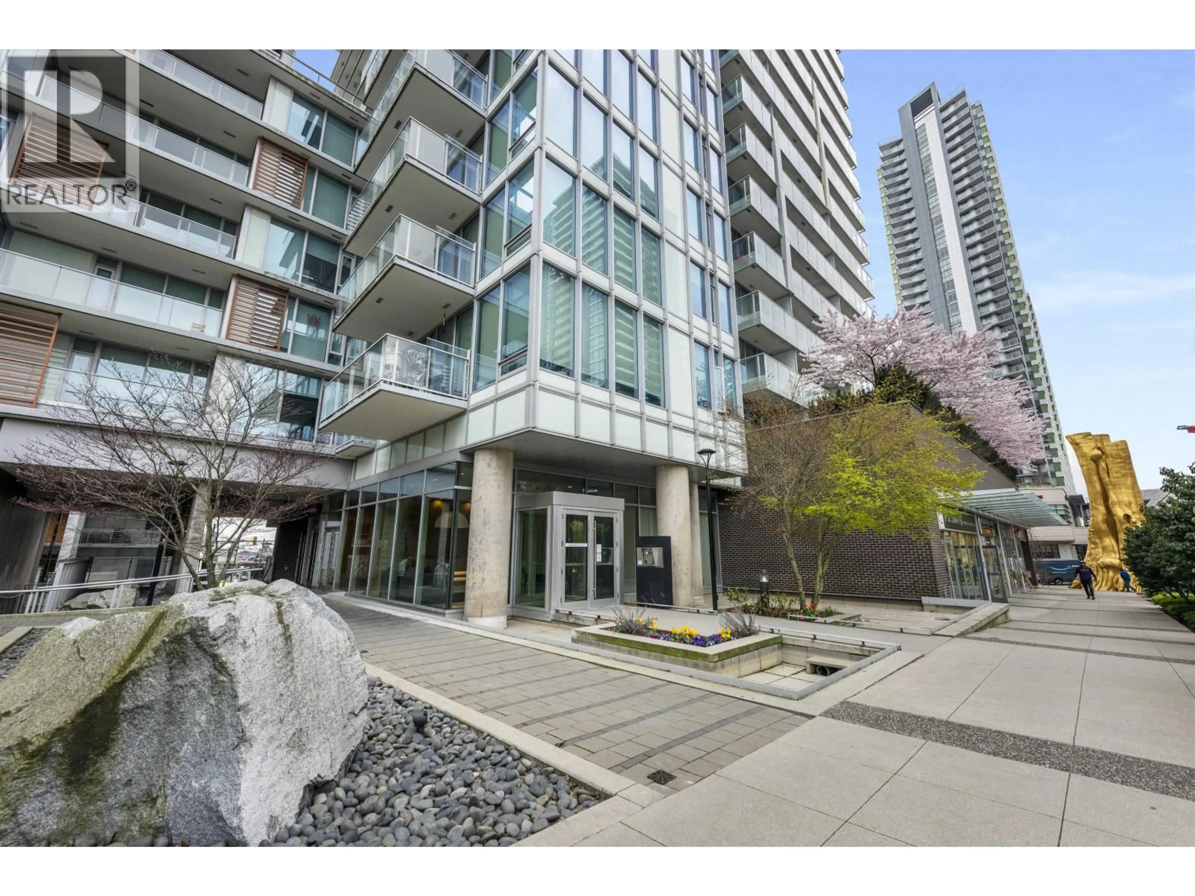 Indoor foyer for 3006 - 8131 NUNAVUT LANE, Vancouver British Columbia V5X0E2