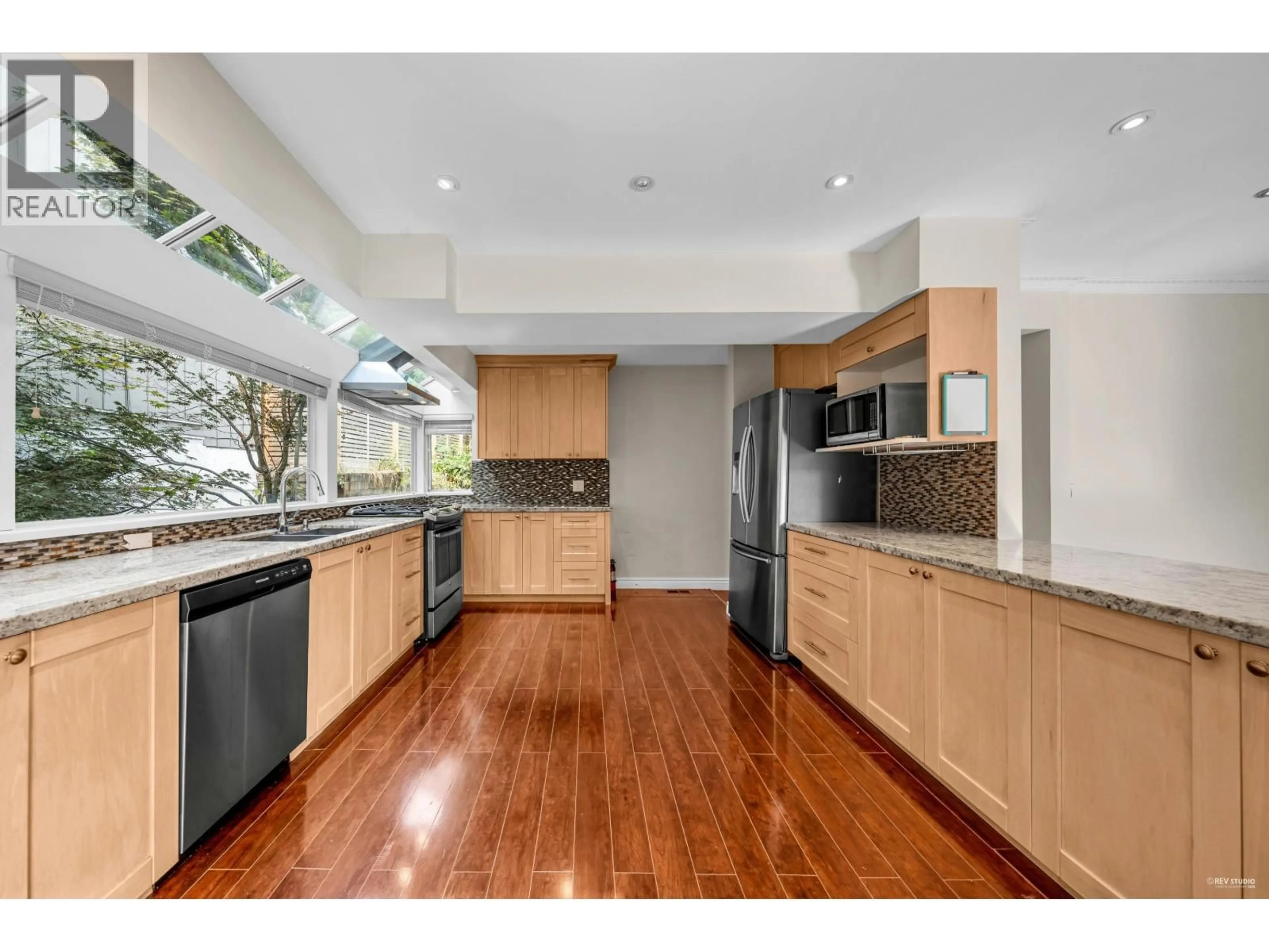 Open concept kitchen, unknown for 84 LAURIE CRESCENT, West Vancouver British Columbia V7S1B7