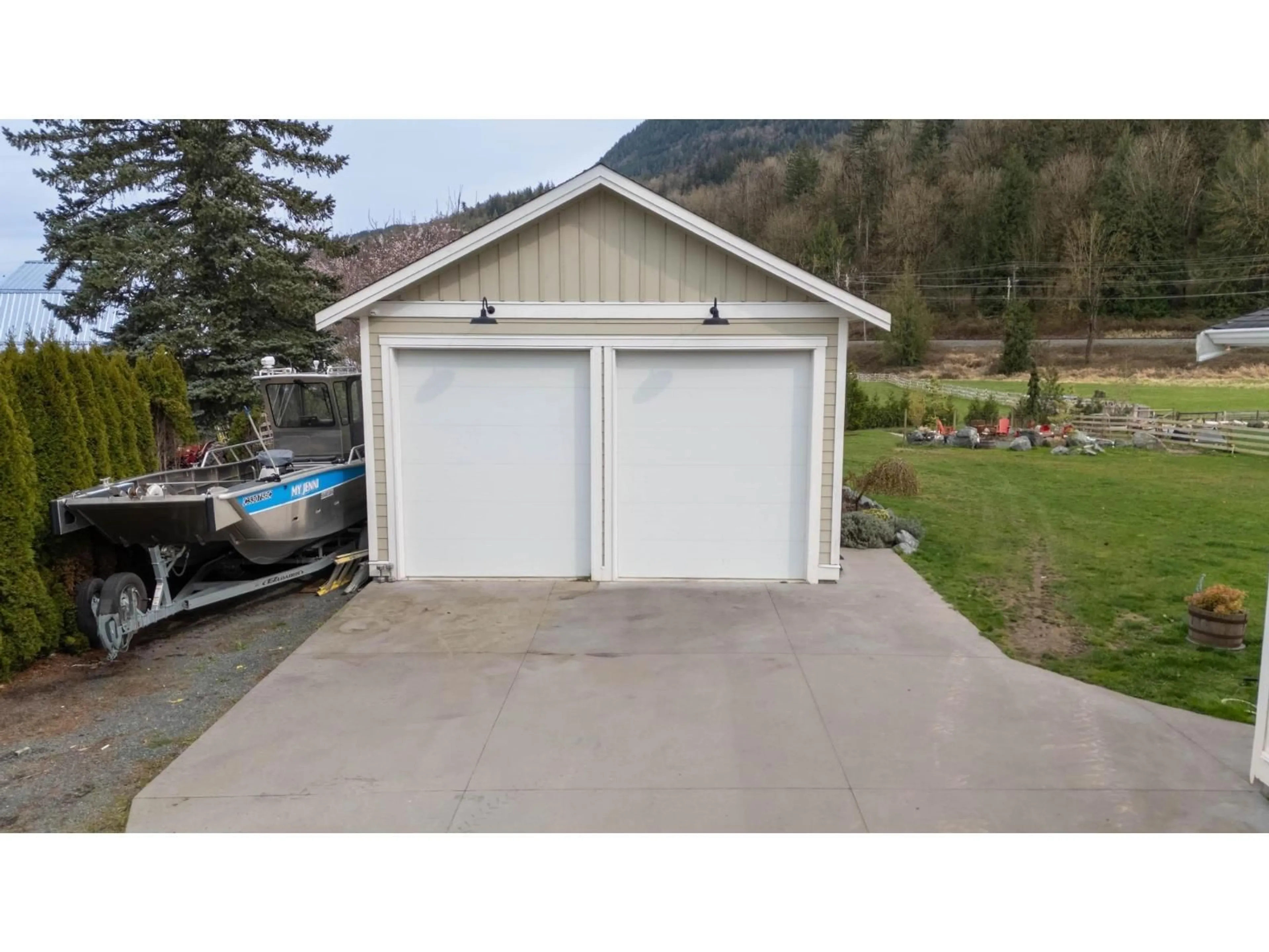 Indoor garage for 4054 ECKERT STREET, Yarrow British Columbia V2R5J6