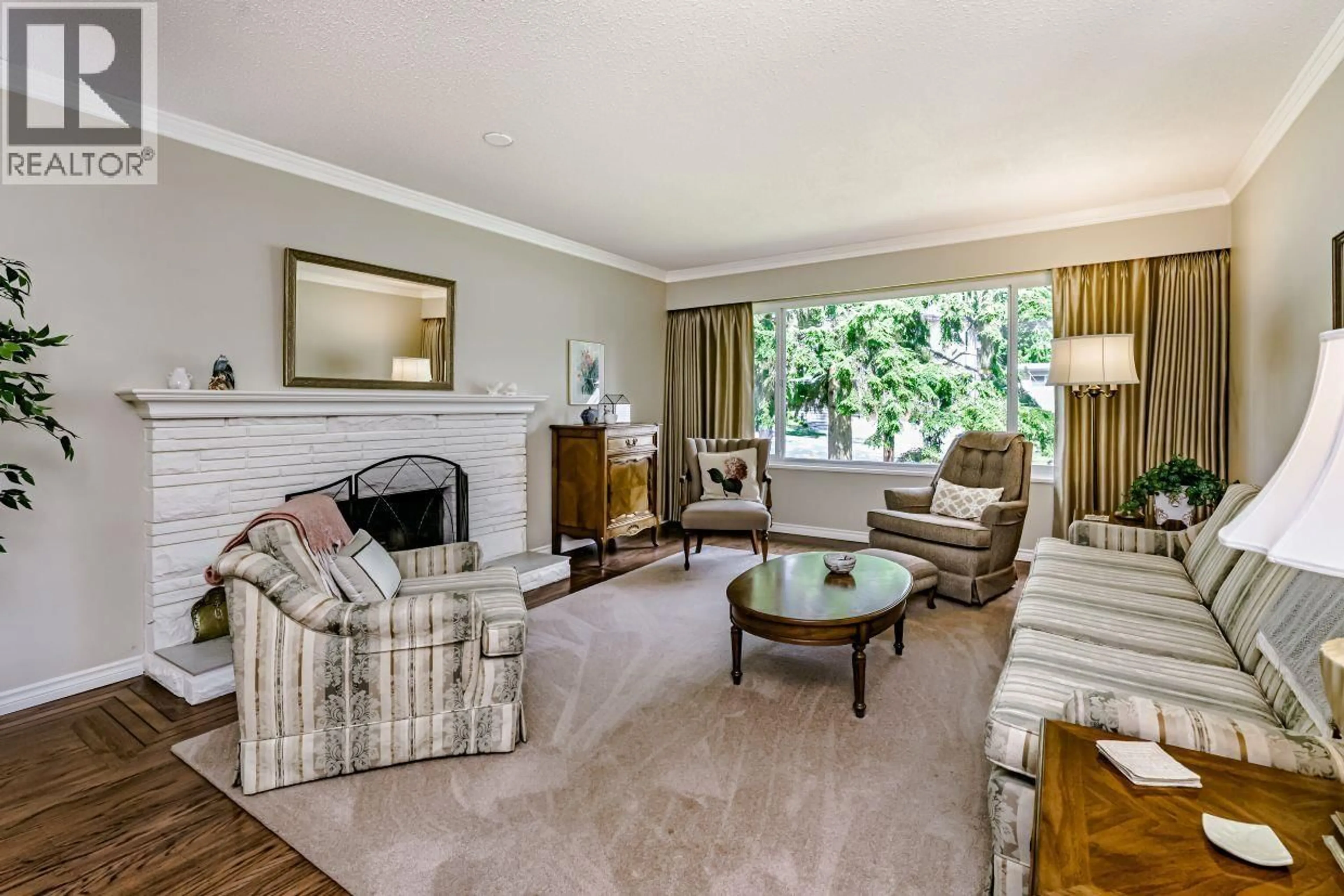 Living room with furniture, carpet floor for 2294 STANWOOD AVENUE, Coquitlam British Columbia V3K3A6