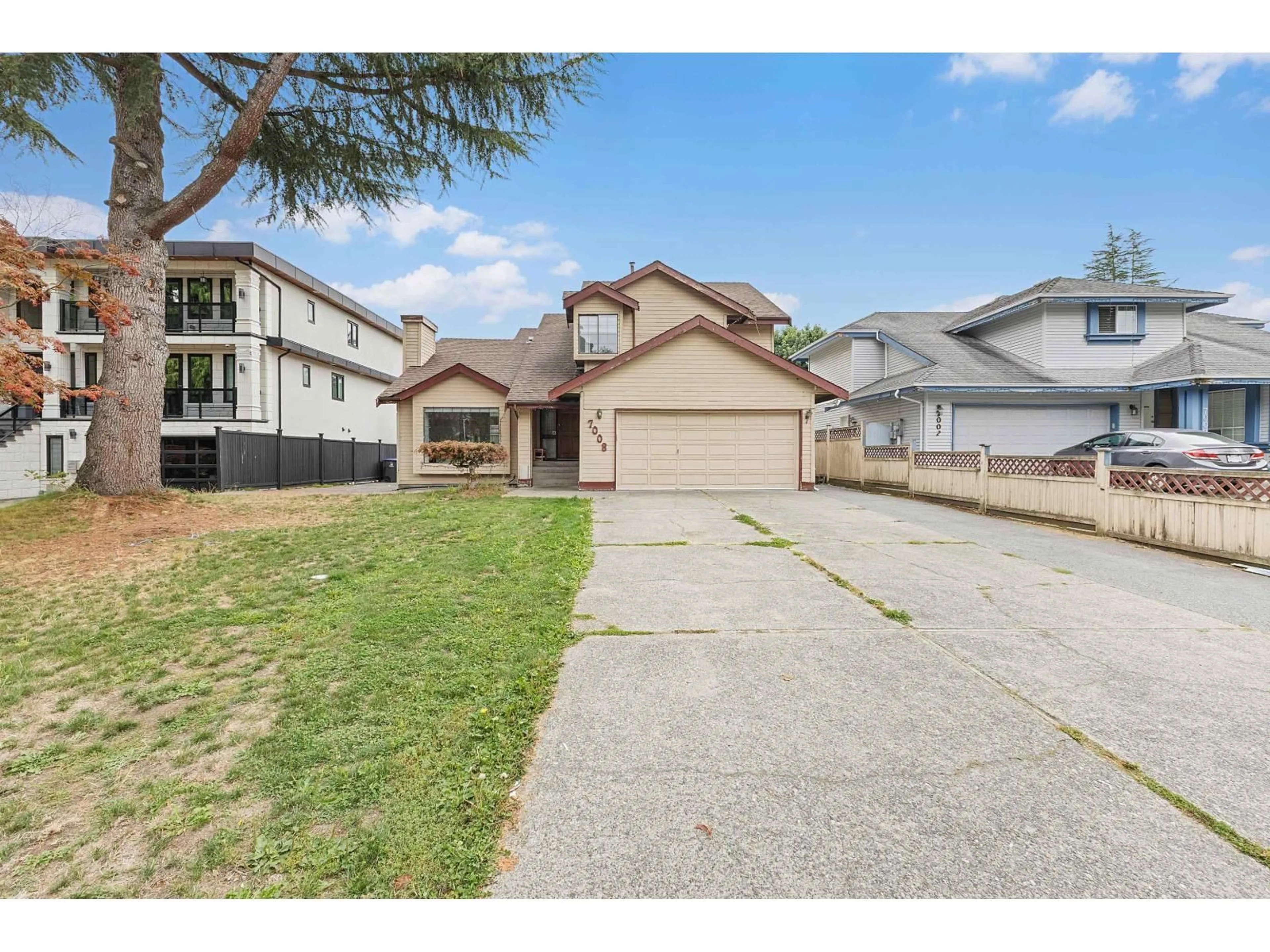 A pic from outside/outdoor area/front of a property/back of a property/a pic from drone, street for 7008 129A, Surrey British Columbia V3W7B2