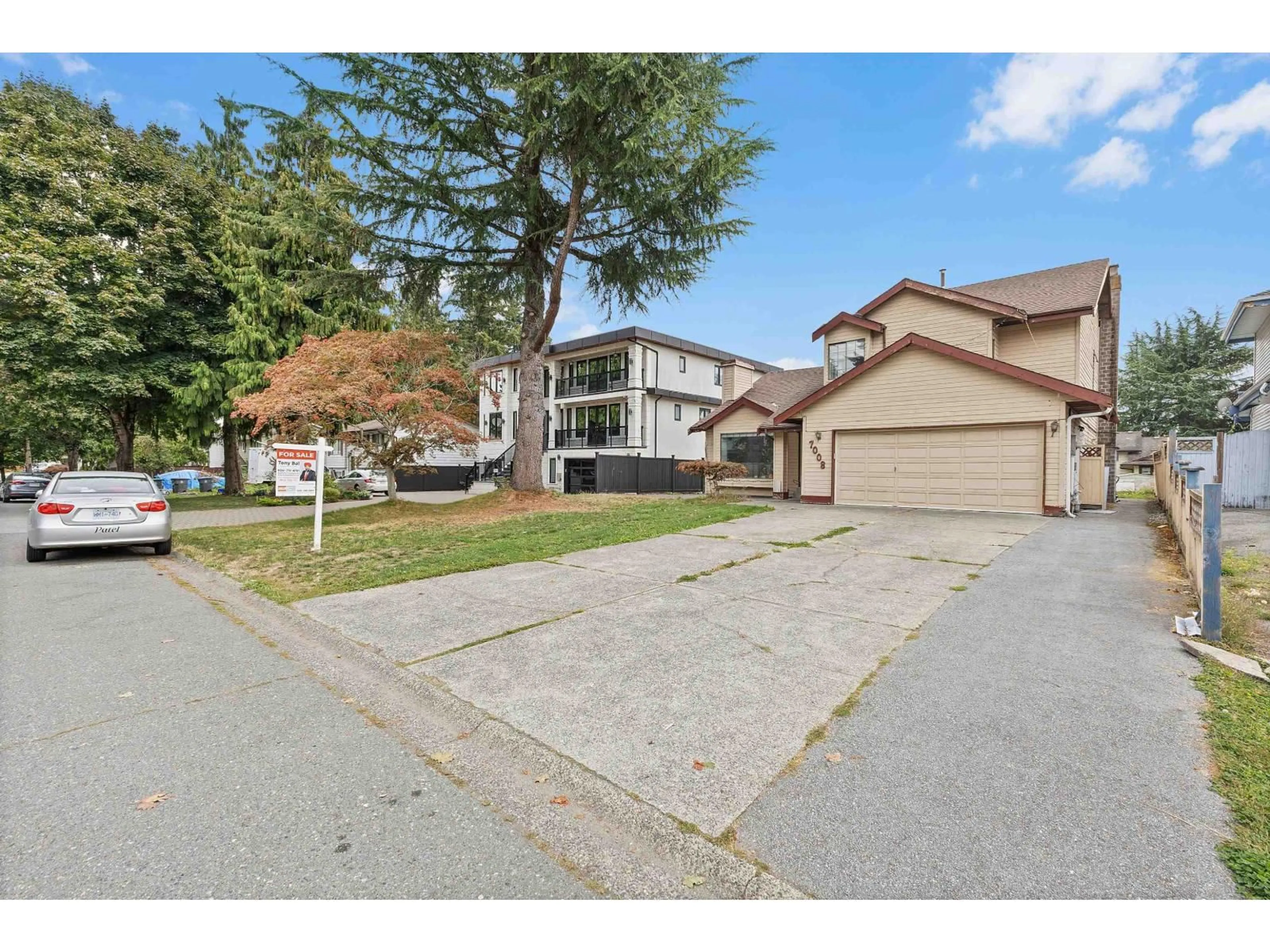 A pic from outside/outdoor area/front of a property/back of a property/a pic from drone, street for 7008 129A, Surrey British Columbia V3W7B2