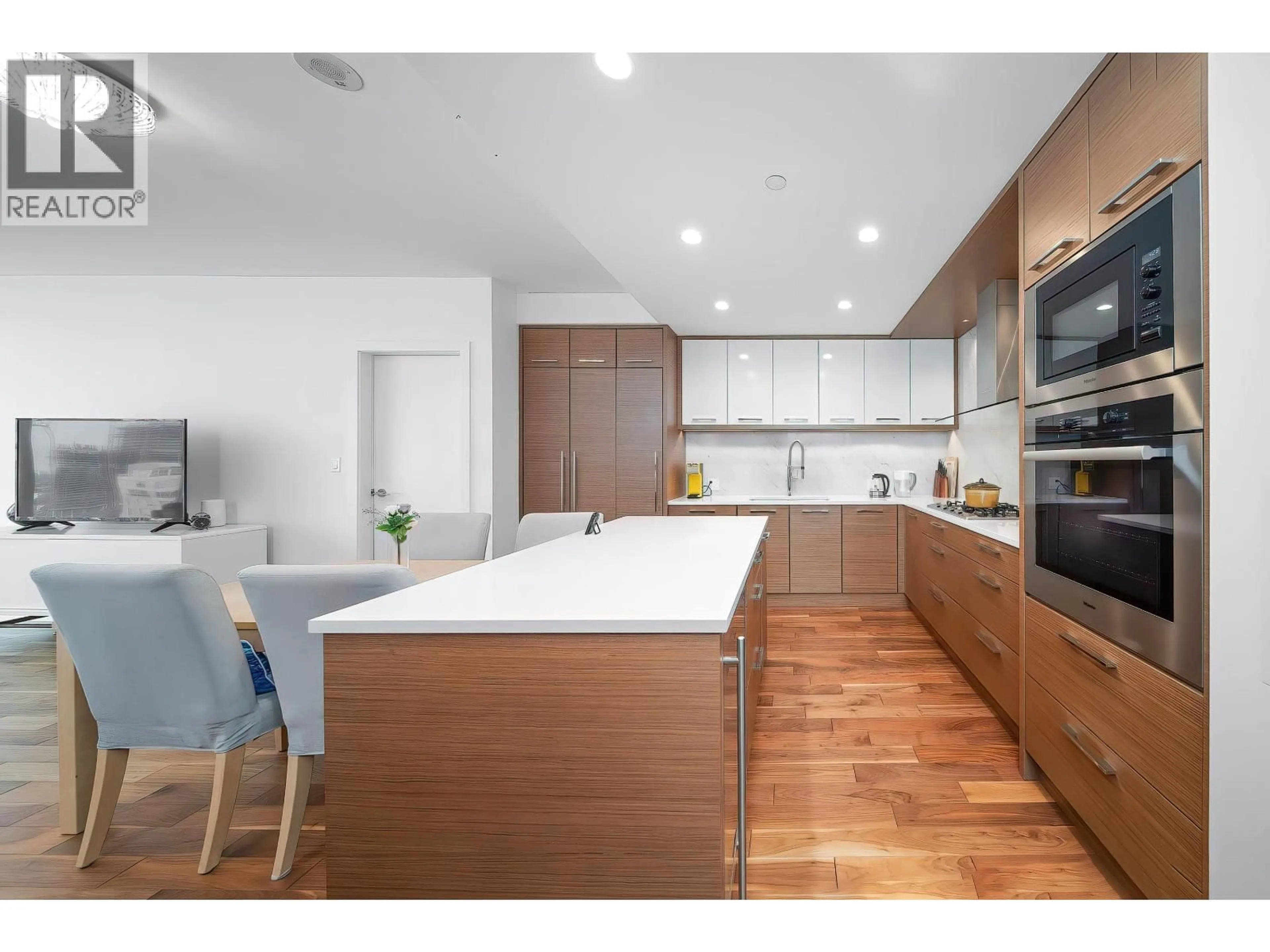 Contemporary kitchen, wood/laminate floor for 2703 - 4360 BERESFORD STREET, Burnaby British Columbia V5H0G2