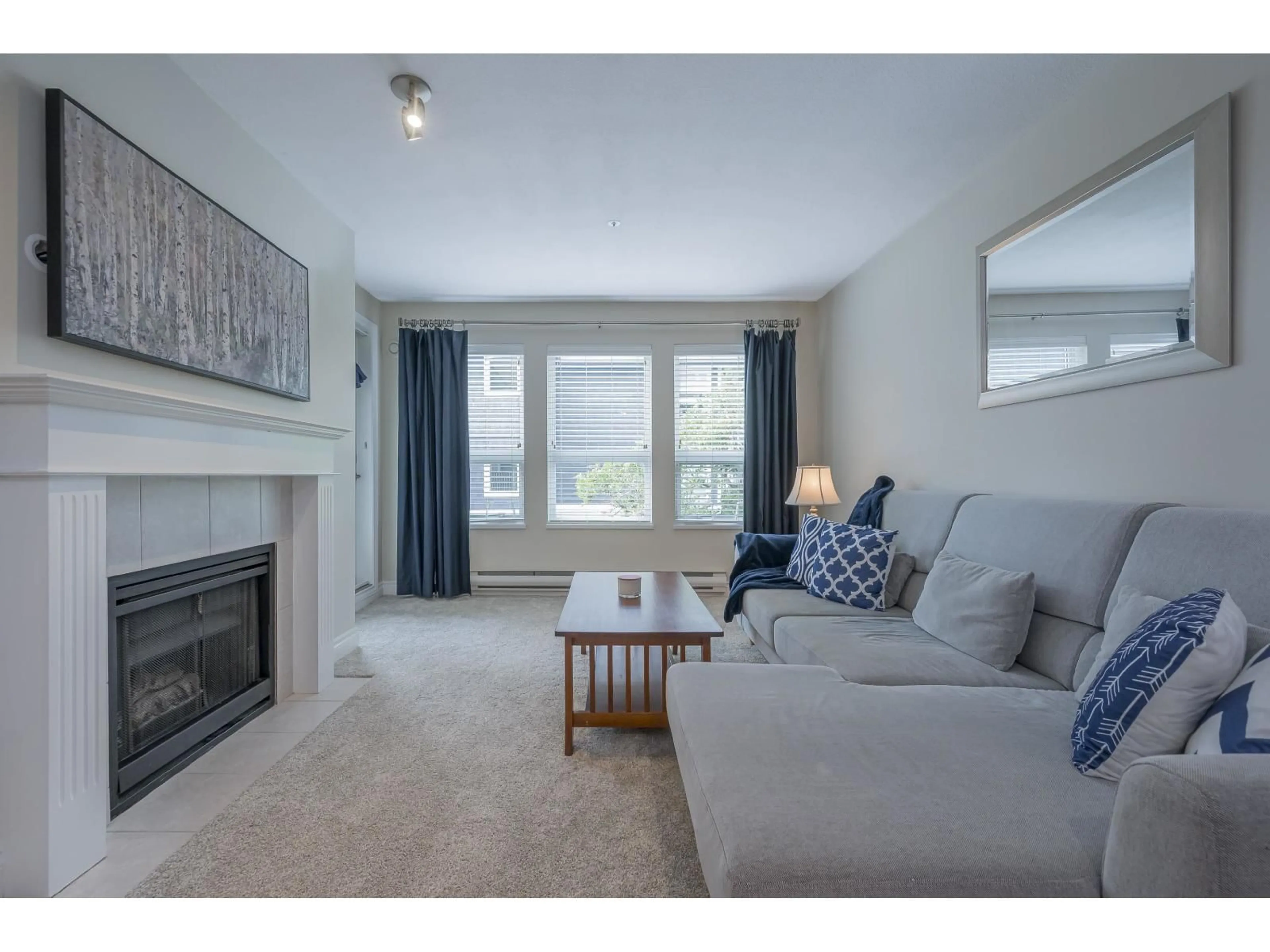 Living room with furniture, unknown for 311 - 9650 148, Surrey British Columbia V3R0W2