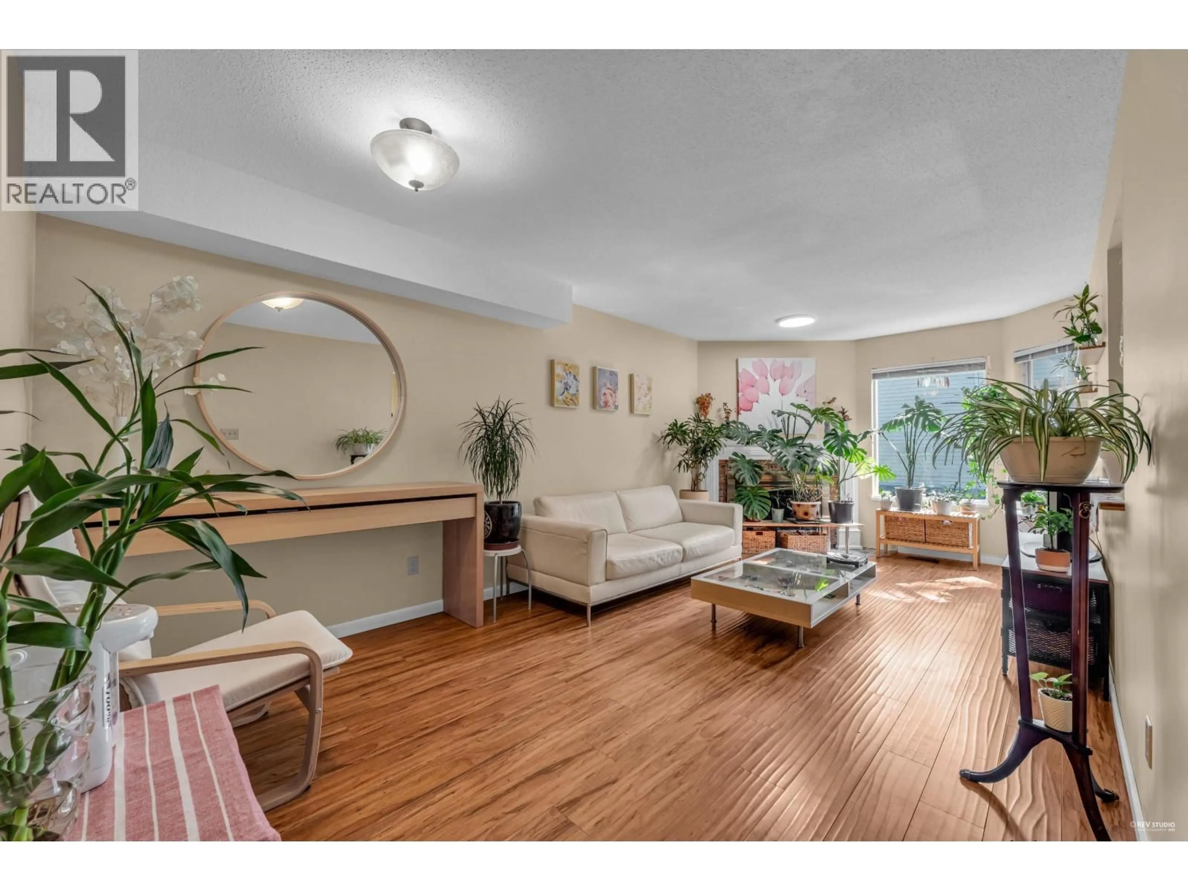Living room with furniture, unknown for 14 - 8751 BENNETT ROAD, Richmond British Columbia V6Y3N6