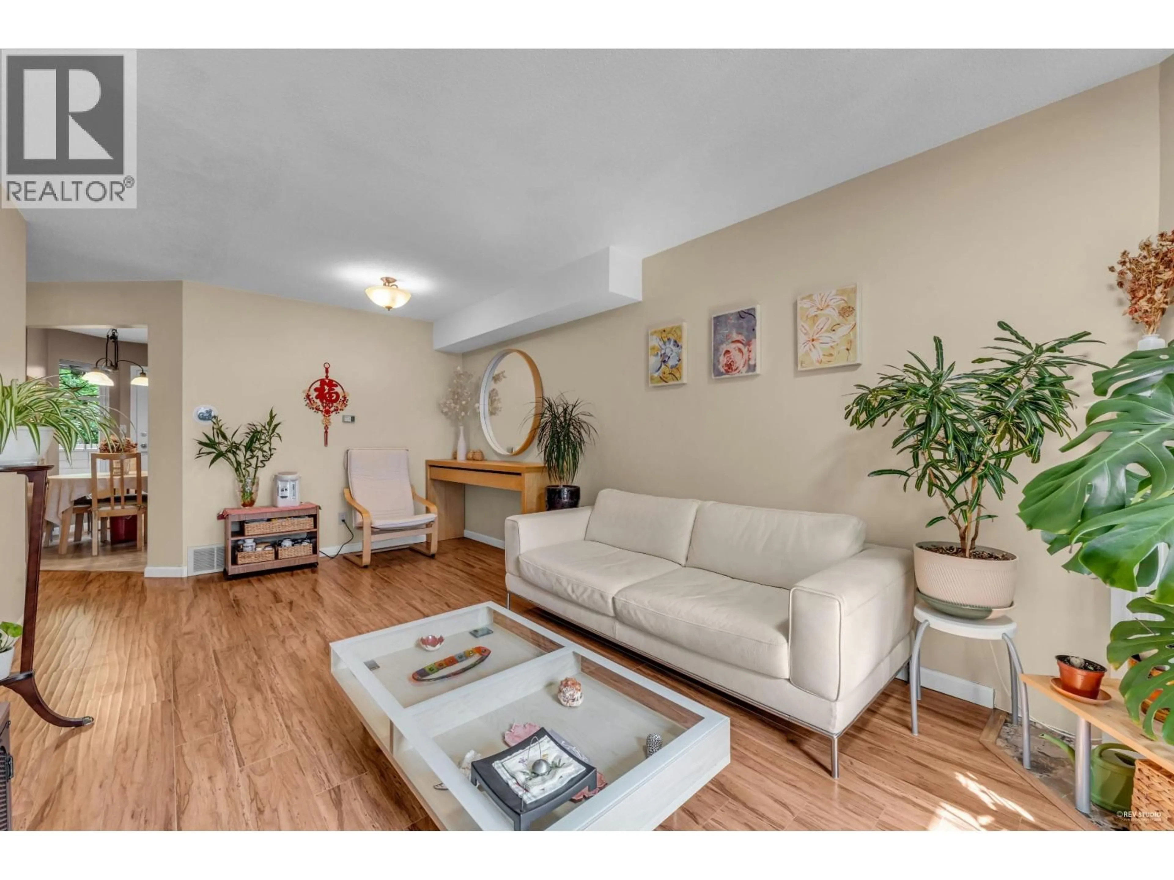 Living room with furniture, wood/laminate floor for 14 - 8751 BENNETT ROAD, Richmond British Columbia V6Y3N6