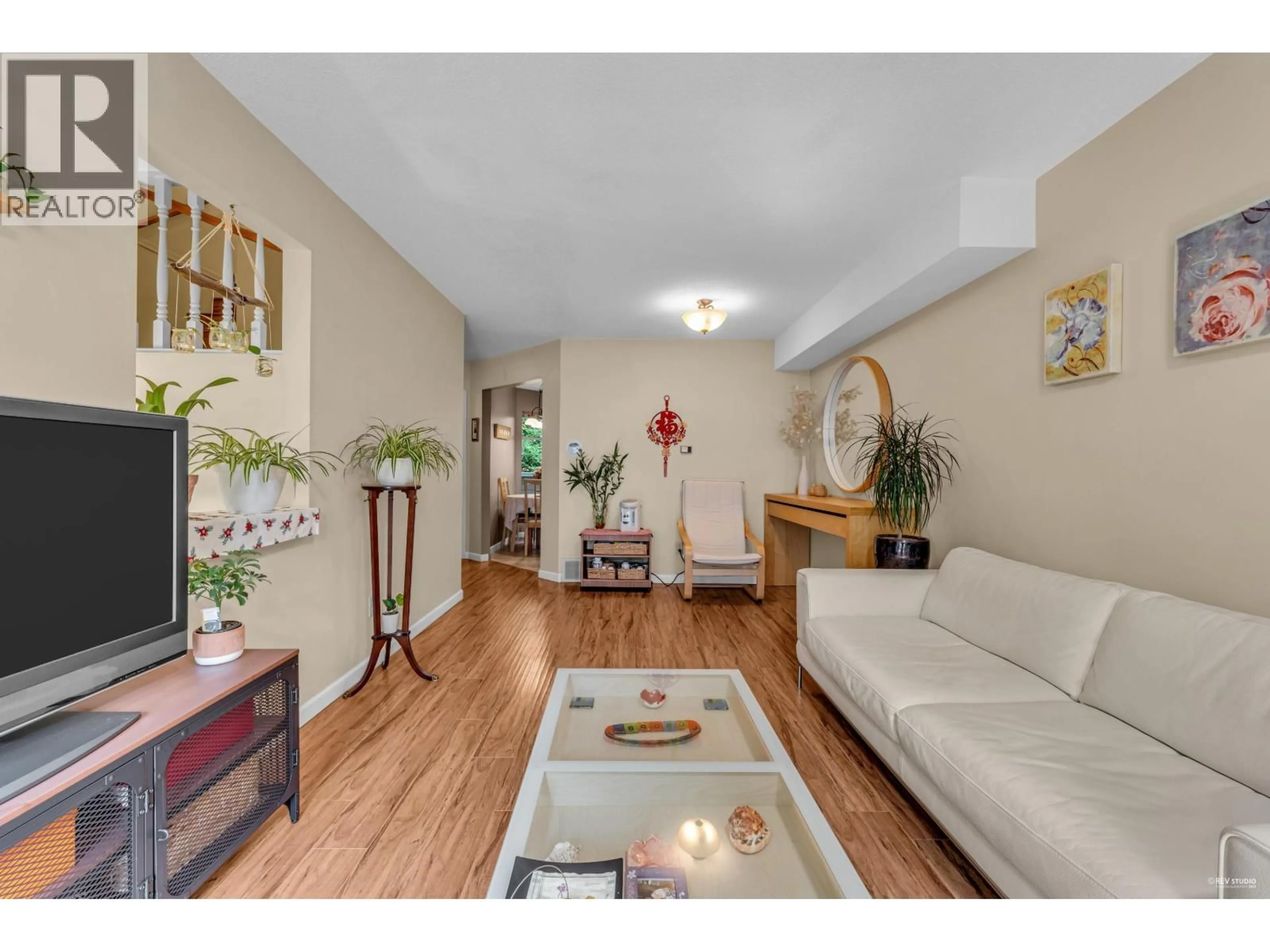 Living room with furniture, wood/laminate floor for 14 - 8751 BENNETT ROAD, Richmond British Columbia V6Y3N6