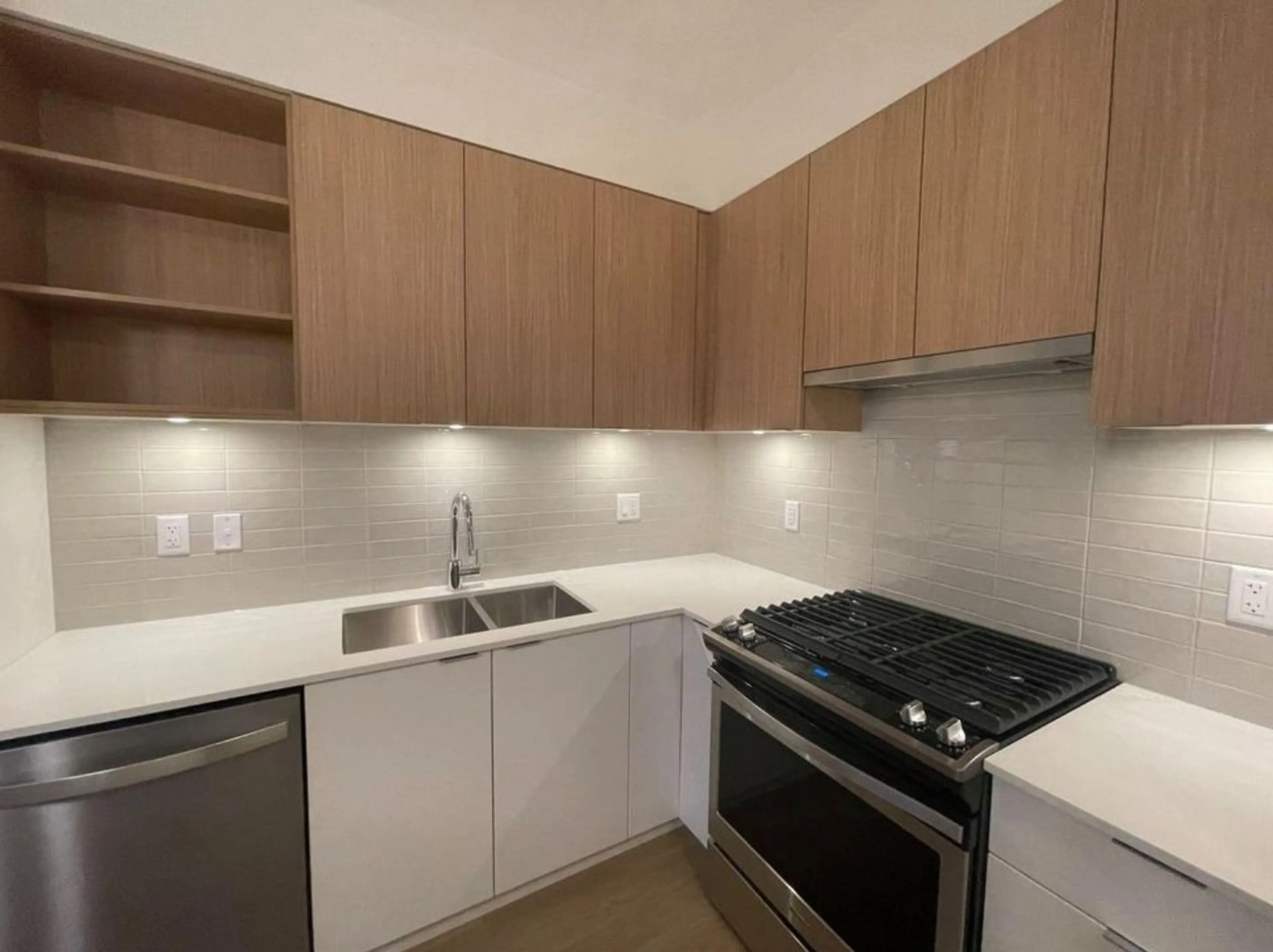 Standard kitchen, unknown for A610 - 6950 NICHOLSON, Delta British Columbia V4E0A8