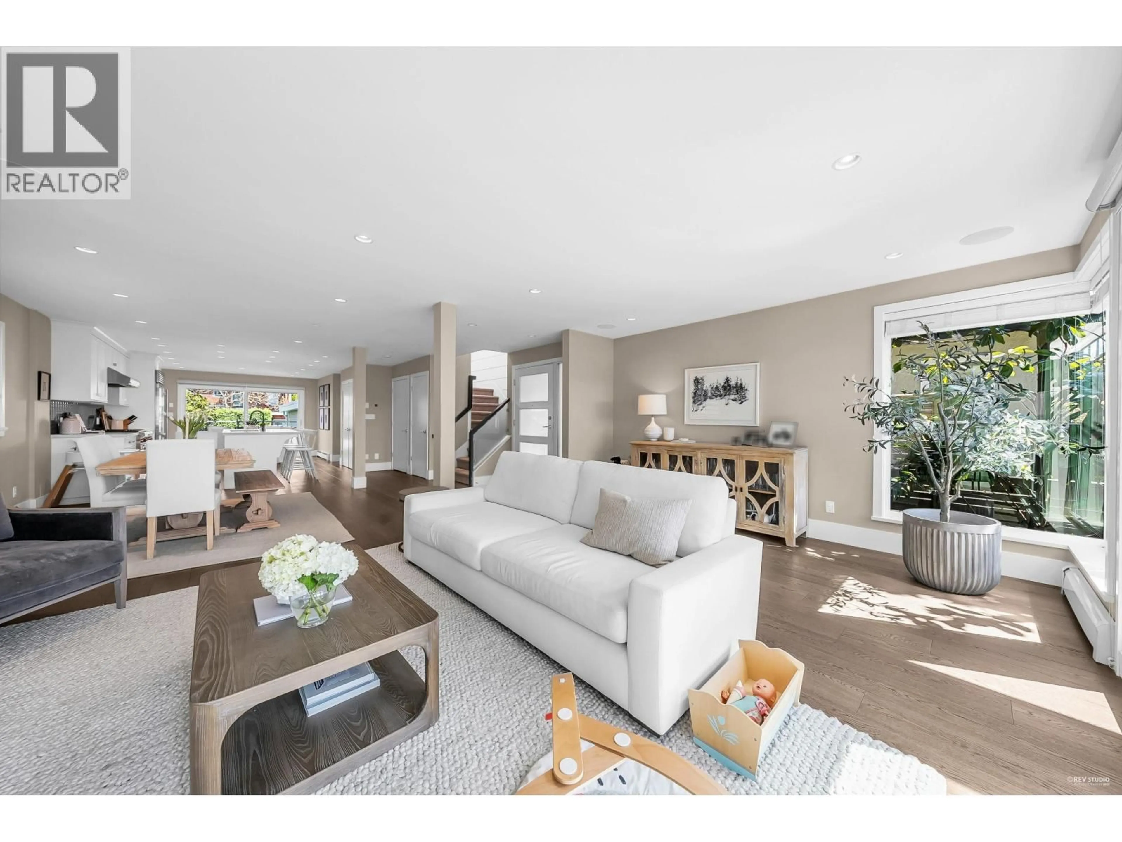 Living room with furniture, unknown for 1251 CLYDE AVENUE, West Vancouver British Columbia V7T1E6