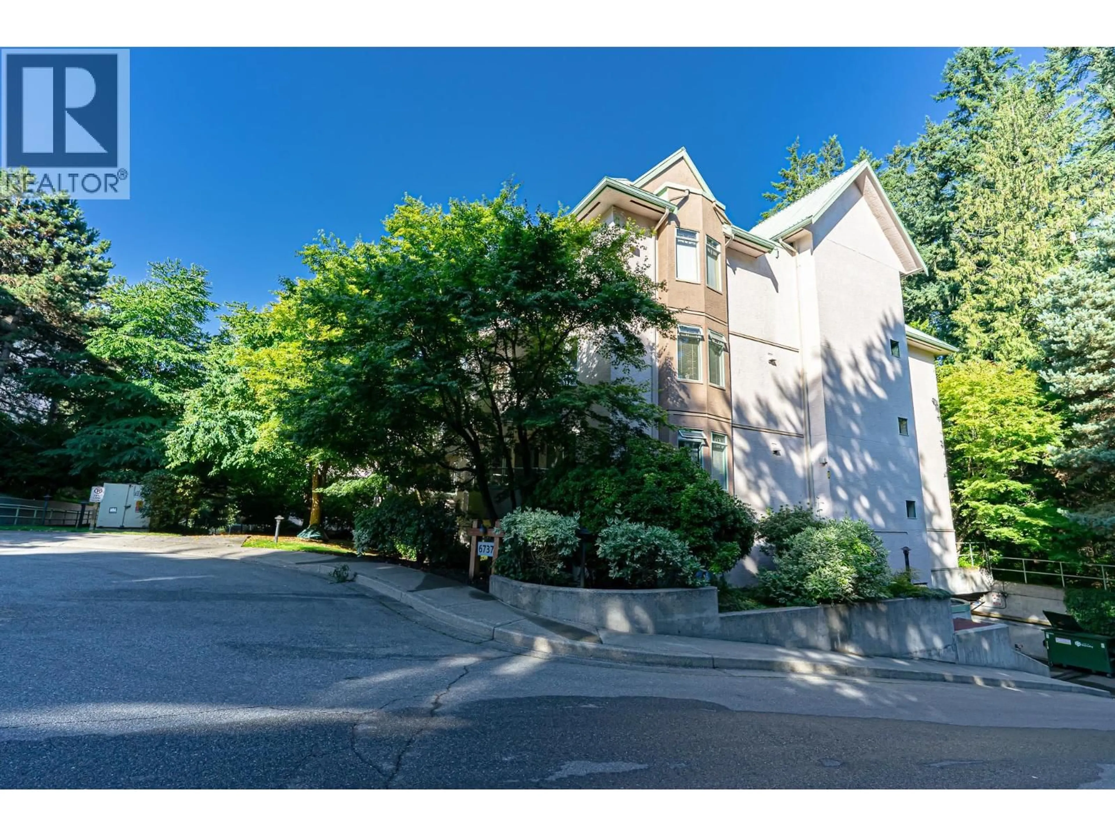 A pic from outside/outdoor area/front of a property/back of a property/a pic from drone, unknown for 310 - 6737 STATION HILL COURT, Burnaby British Columbia V3N4V2