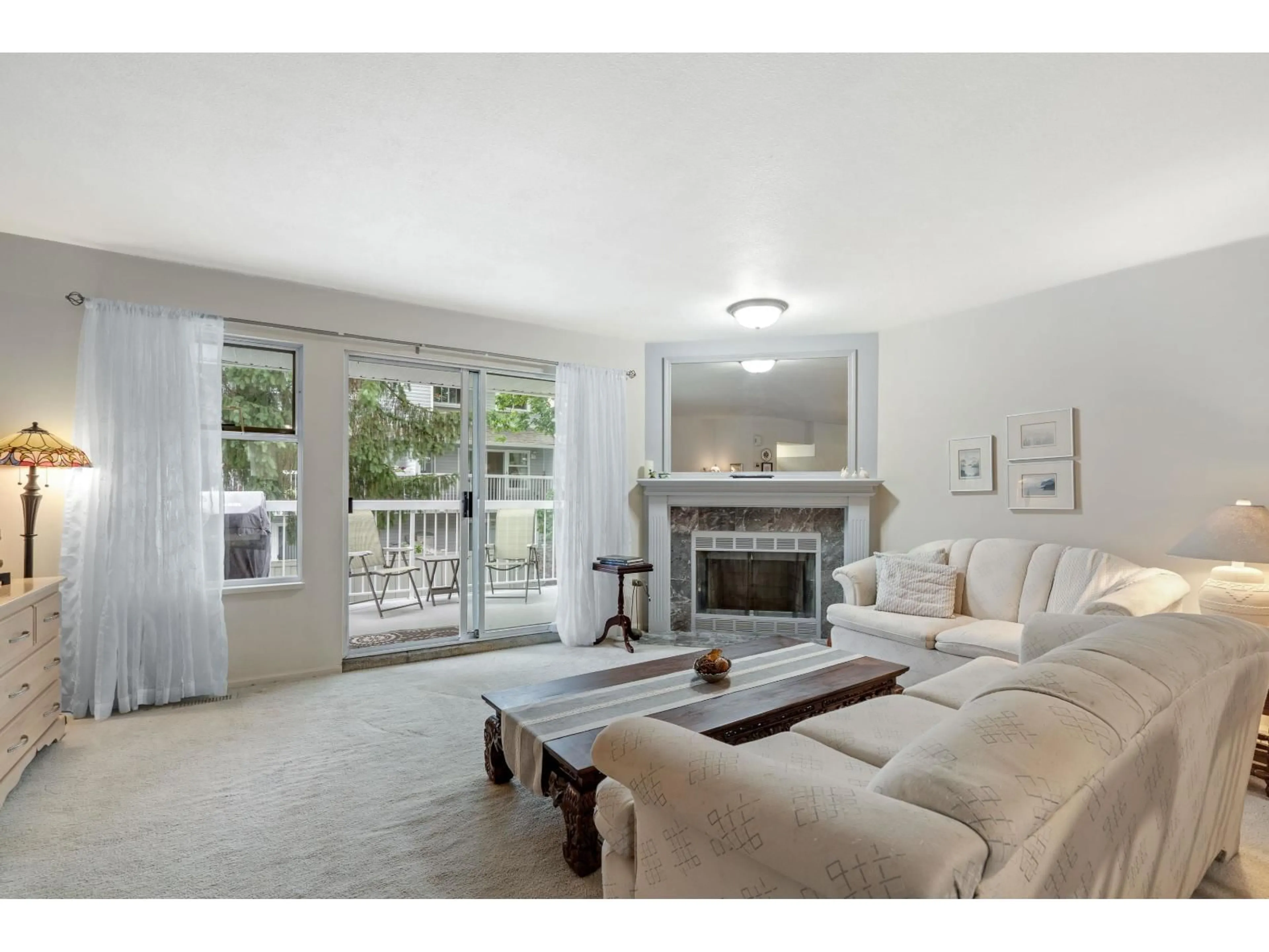 Living room with furniture, unknown for 2 - 13969 70, Surrey British Columbia V3W0J7