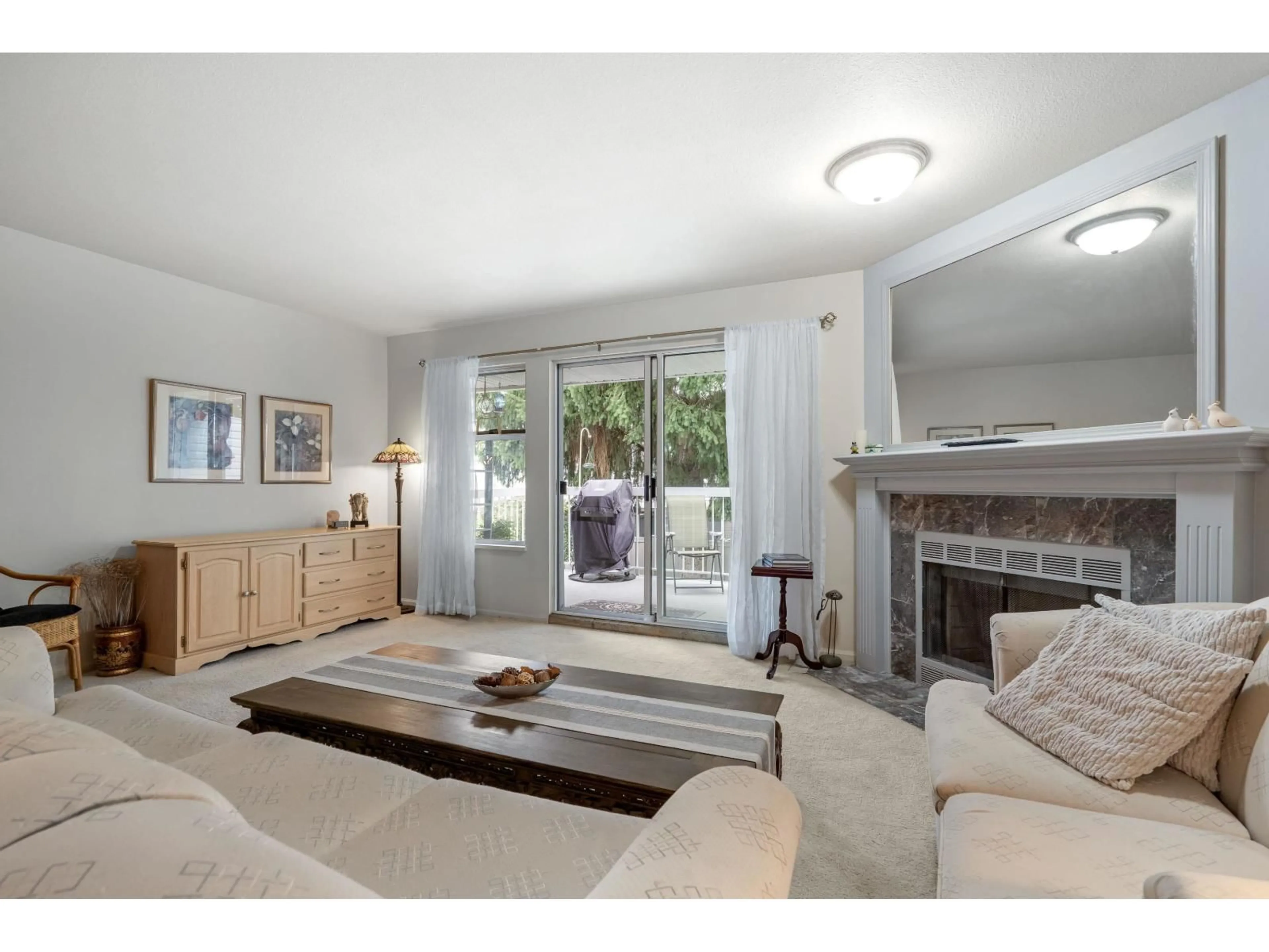 Living room with furniture, unknown for 2 - 13969 70, Surrey British Columbia V3W0J7
