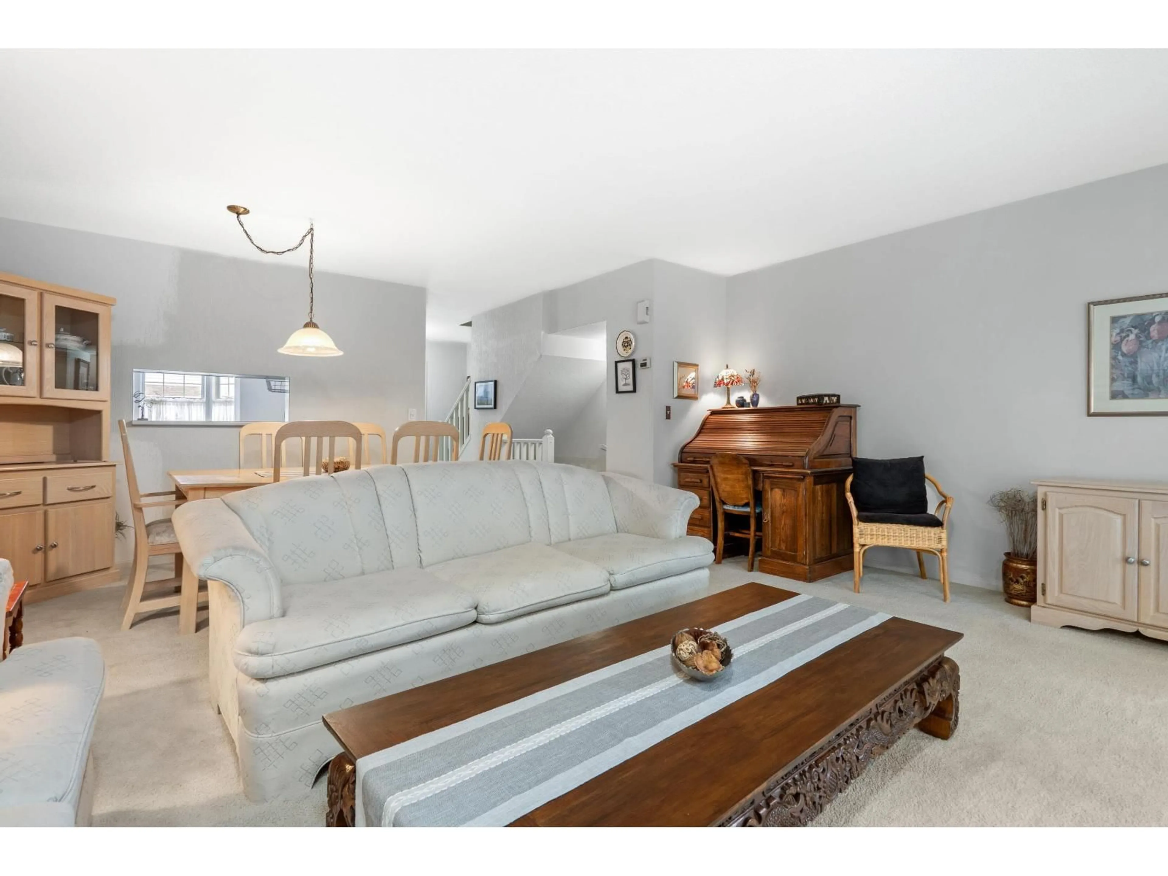 Living room with furniture, unknown for 2 - 13969 70, Surrey British Columbia V3W0J7