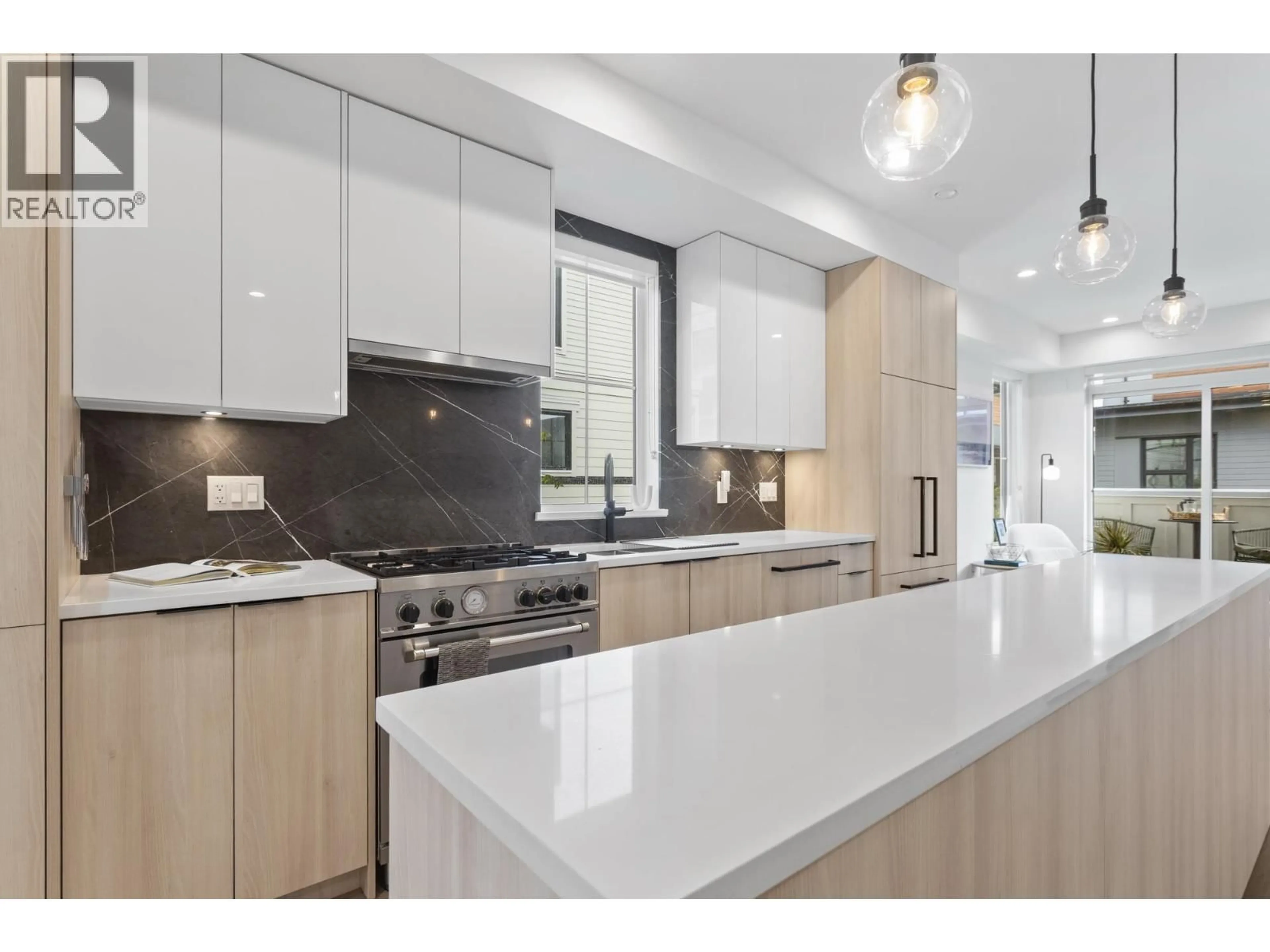 Unknown for 21 - 237 RIDGEWAY AVENUE, North Vancouver British Columbia V7L0H6