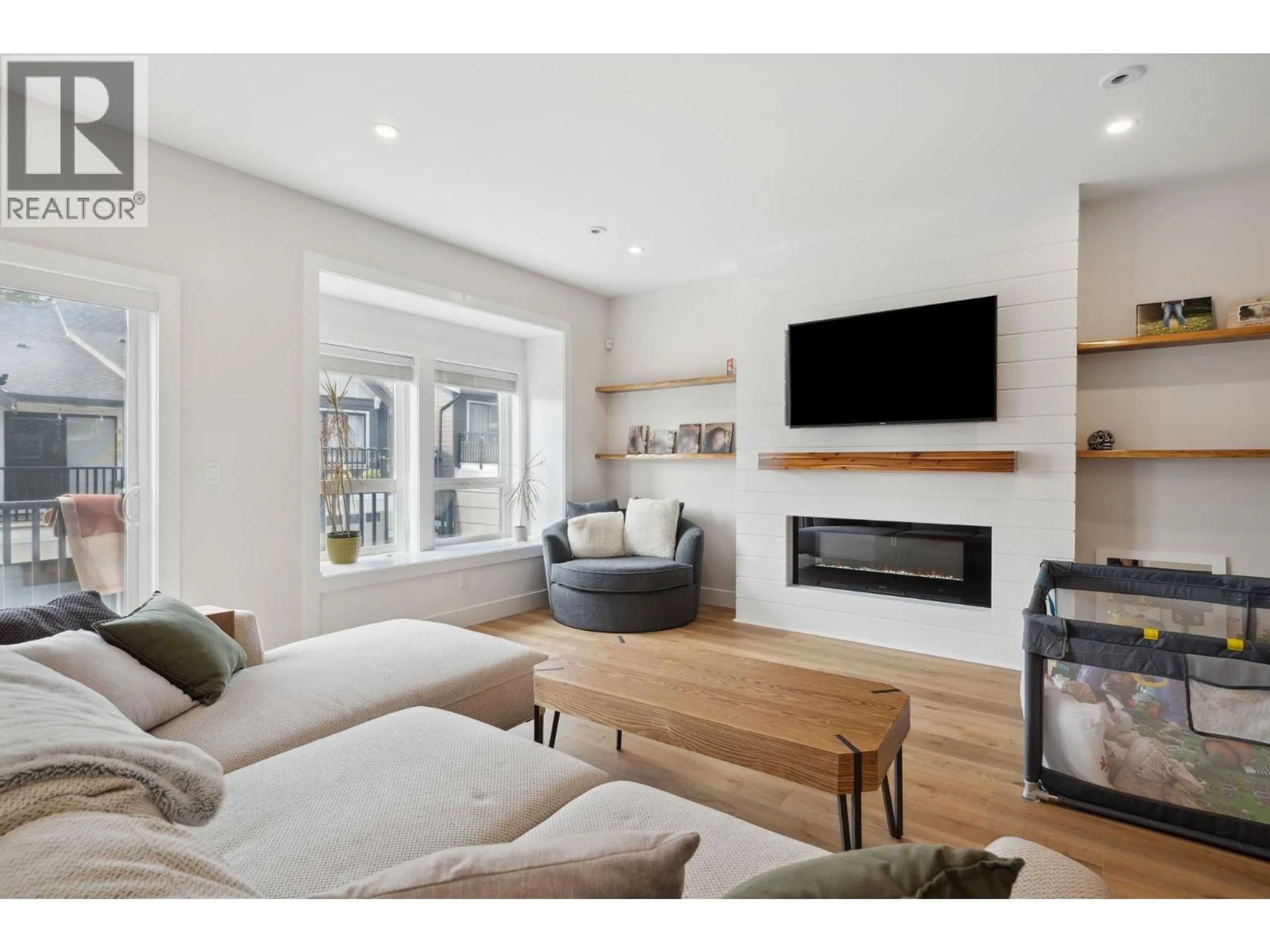 Living room with furniture, wood/laminate floor for 117 - 3409 HARPER ROAD, Coquitlam British Columbia V3E3H1