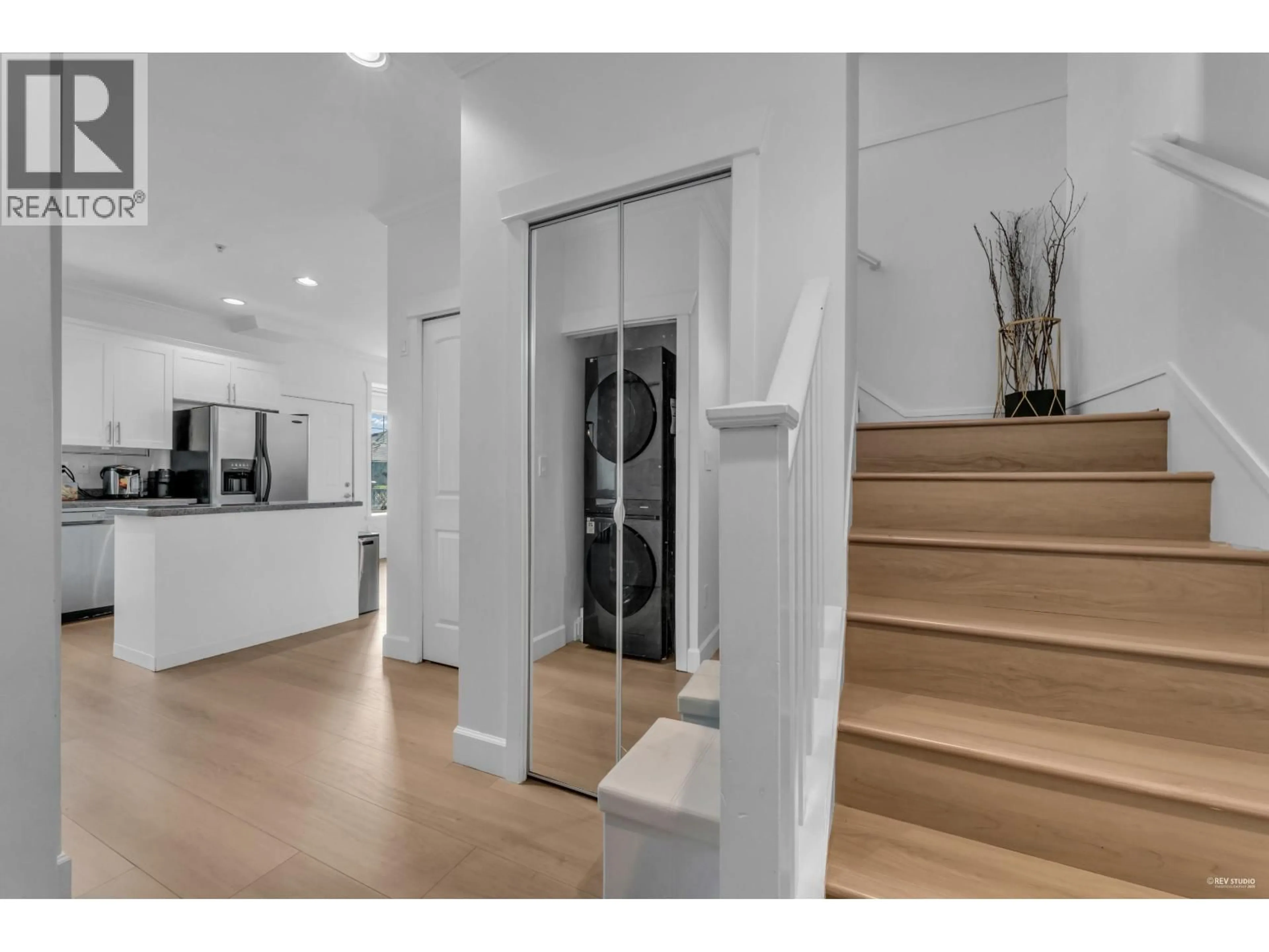 Indoor entryway for 8436 OSLER STREET, Vancouver British Columbia V6P4E4