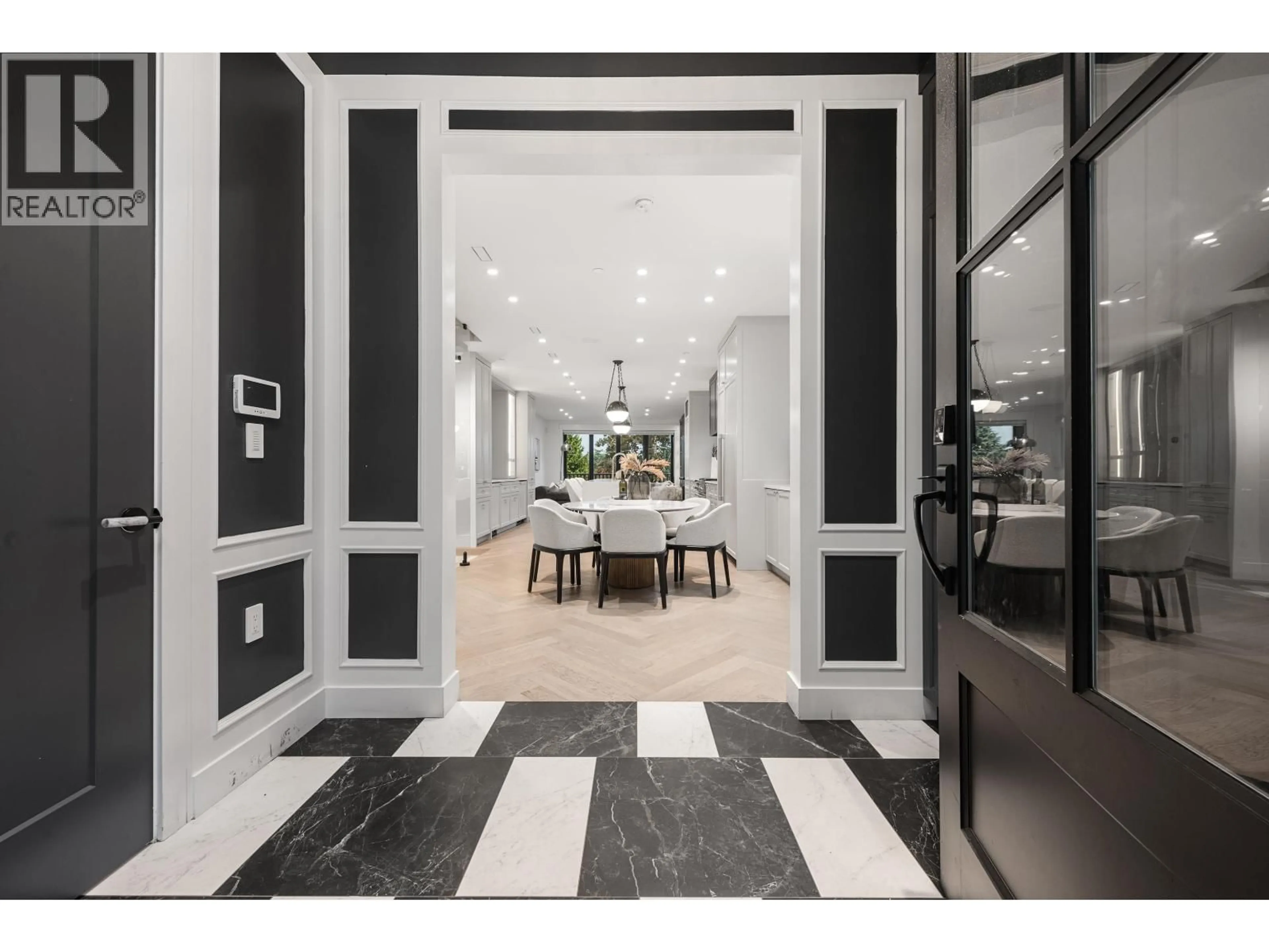 Indoor foyer for 2173 VANNESS AVENUE, Vancouver British Columbia V5N2M1