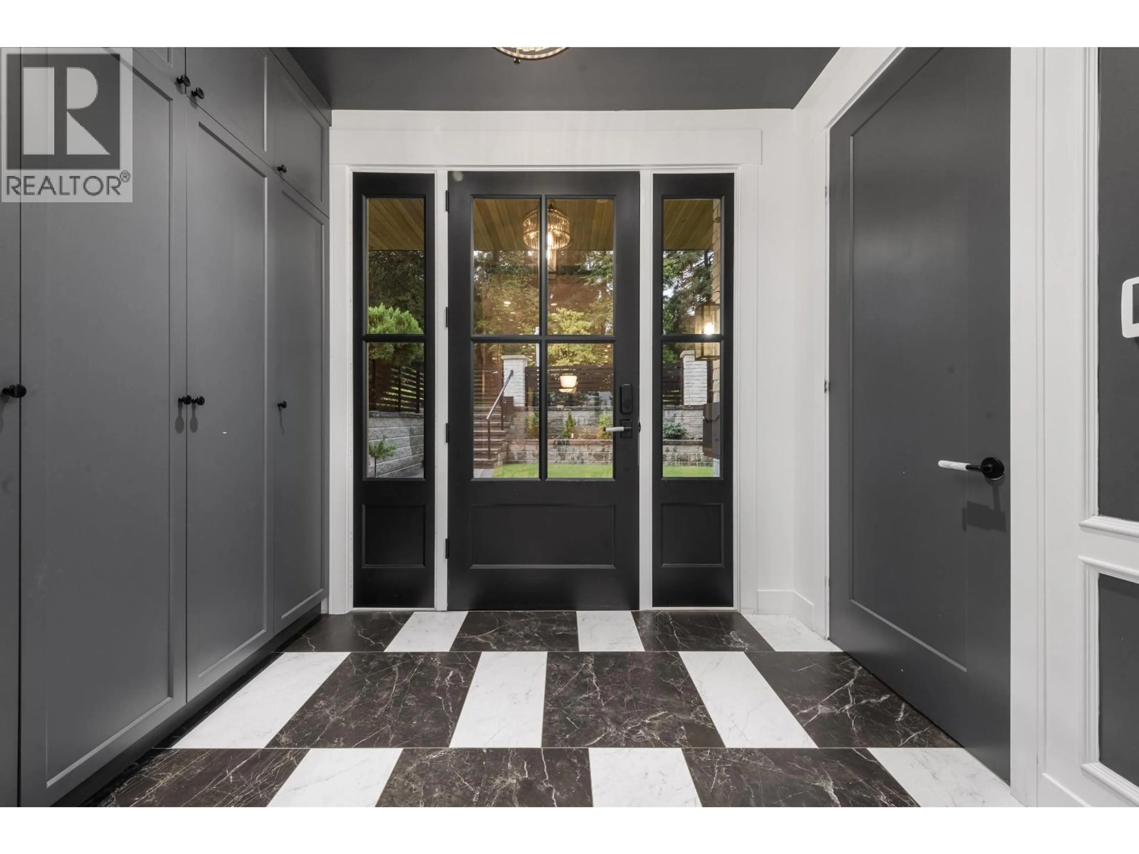Indoor entryway for 2173 VANNESS AVENUE, Vancouver British Columbia V5N2M1