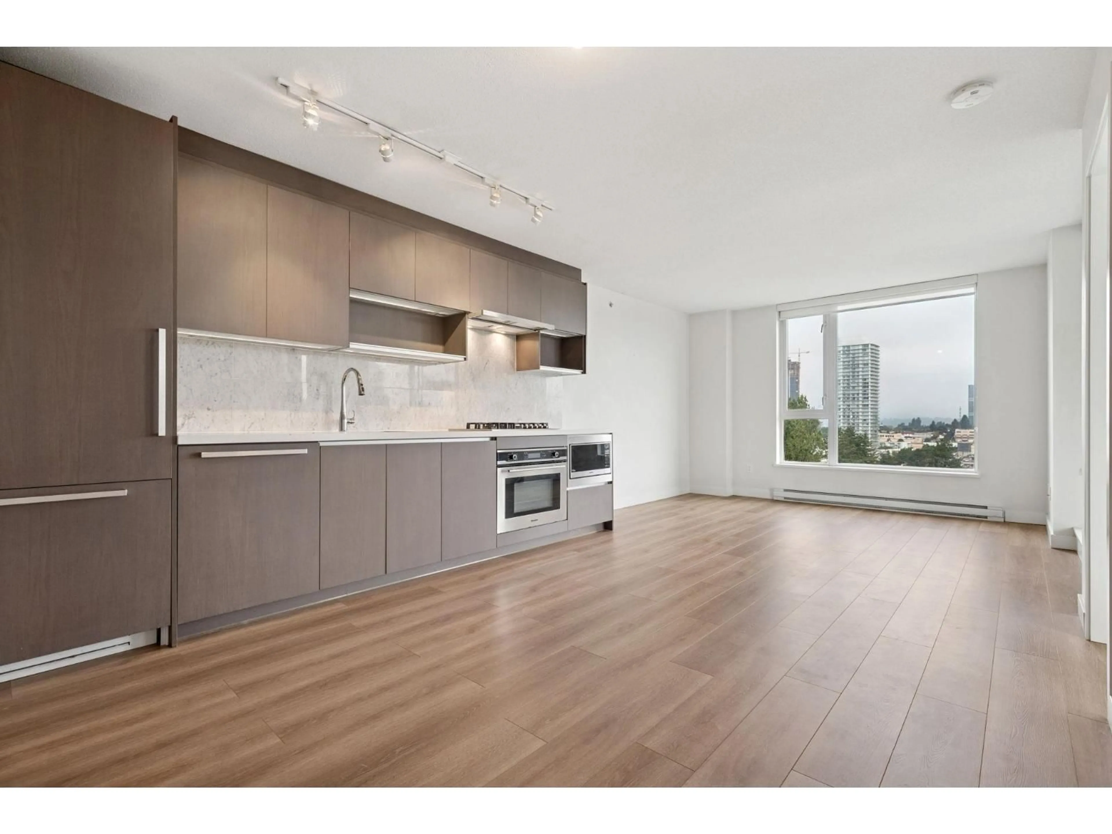 Open concept kitchen, wood/laminate floor for 1512 - 13696 100, Surrey British Columbia V3T0L5