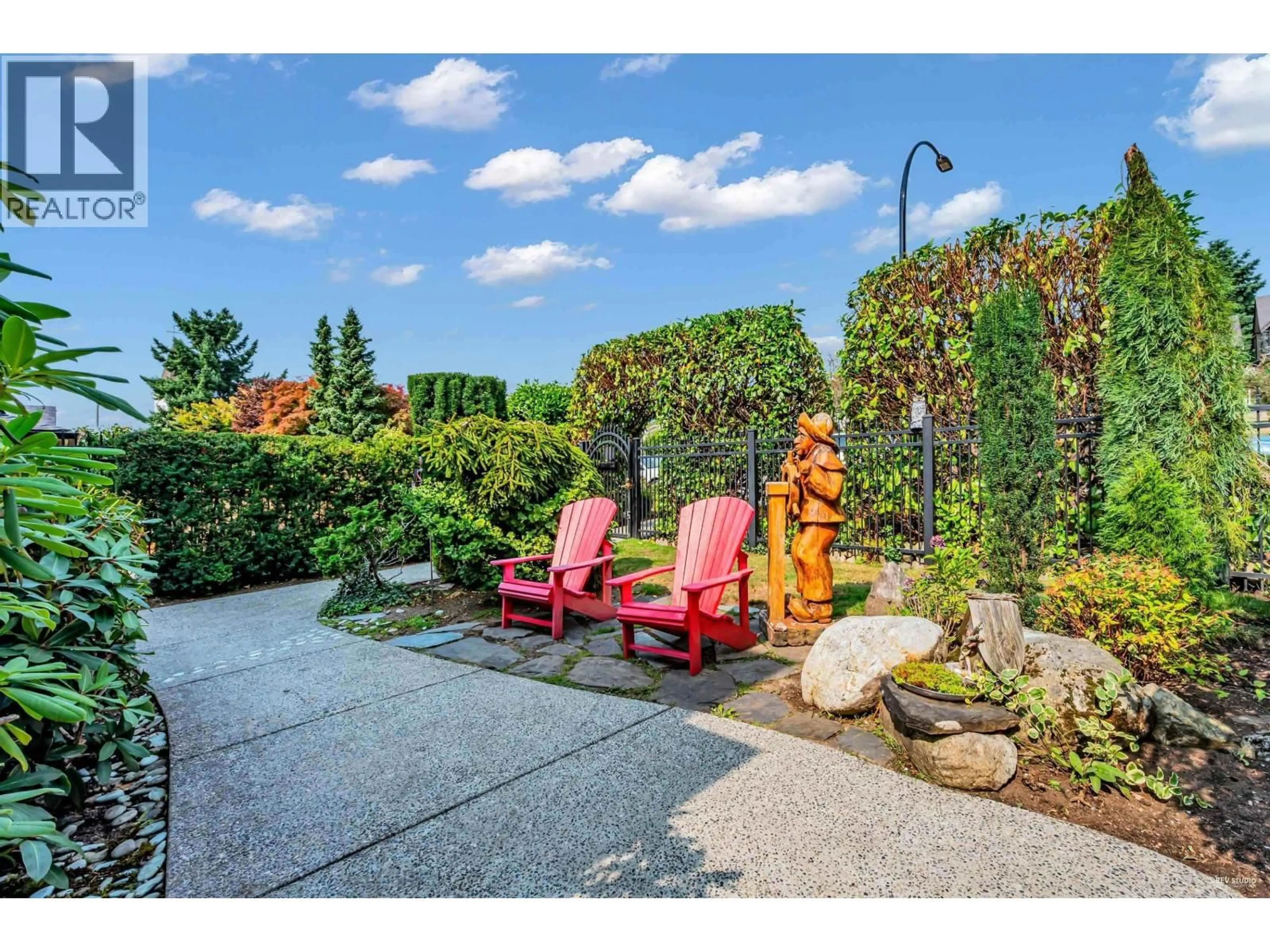 Patio, street for 255 6TH STREET, North Vancouver British Columbia V7M1K7