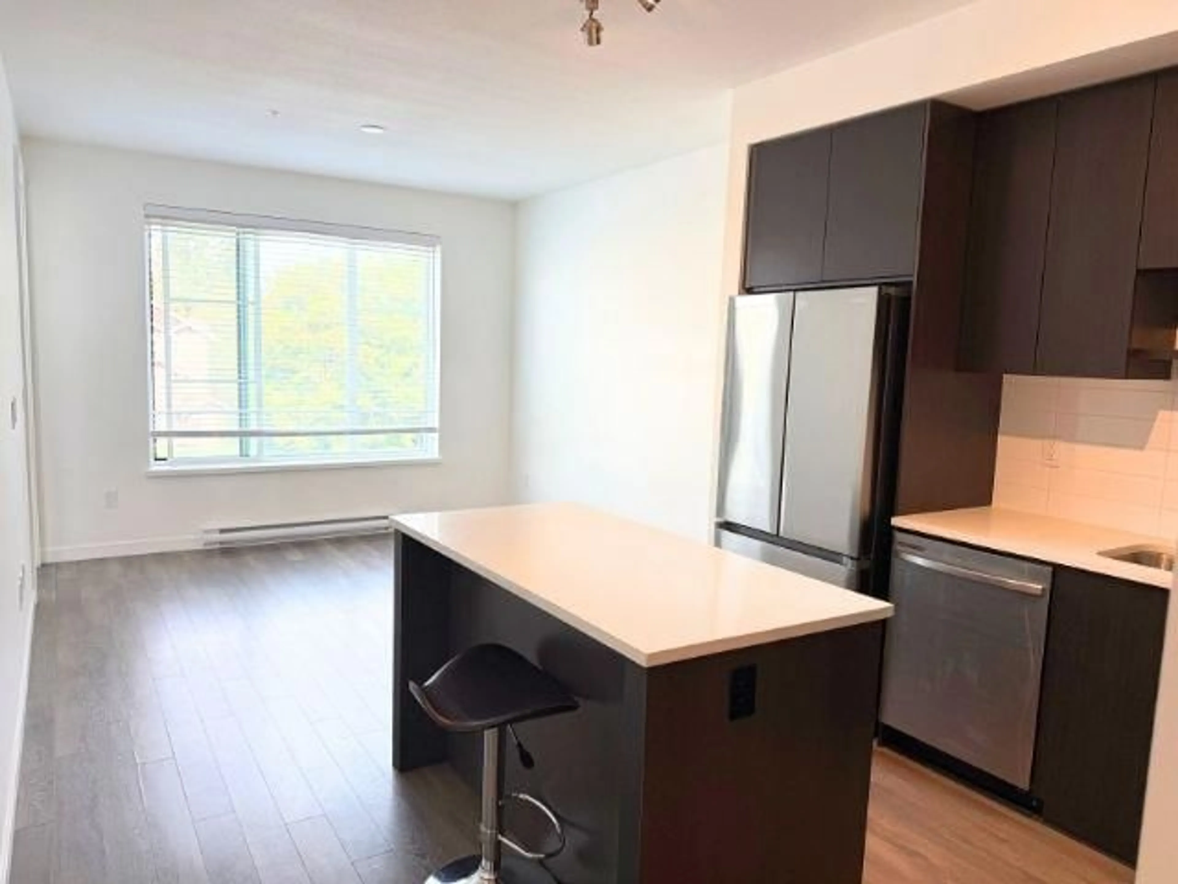 Unknown for 307 - 15858 FRASER, Surrey British Columbia V4N6X4