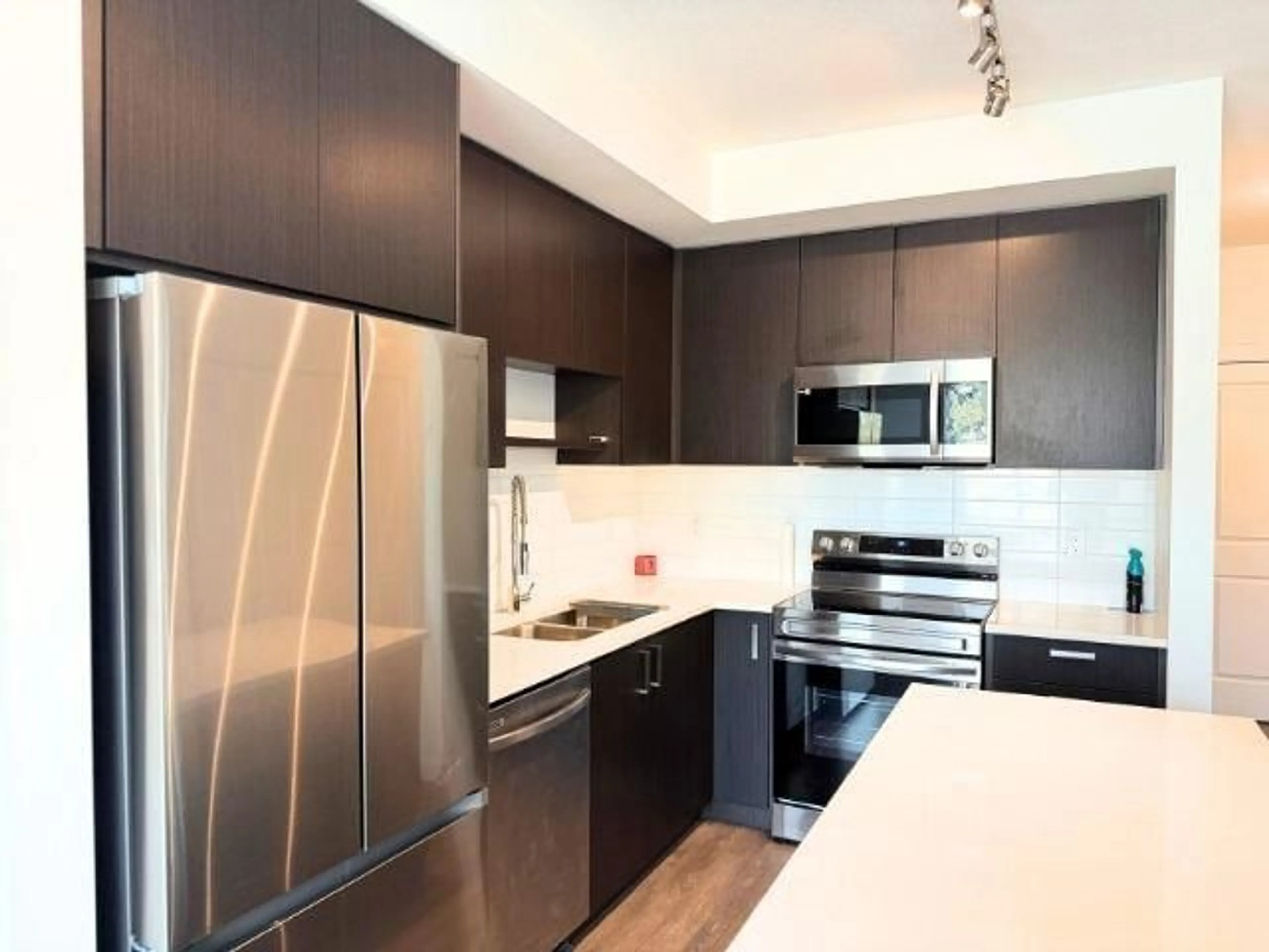 Standard kitchen, unknown for 307 - 15858 FRASER, Surrey British Columbia V4N6X4