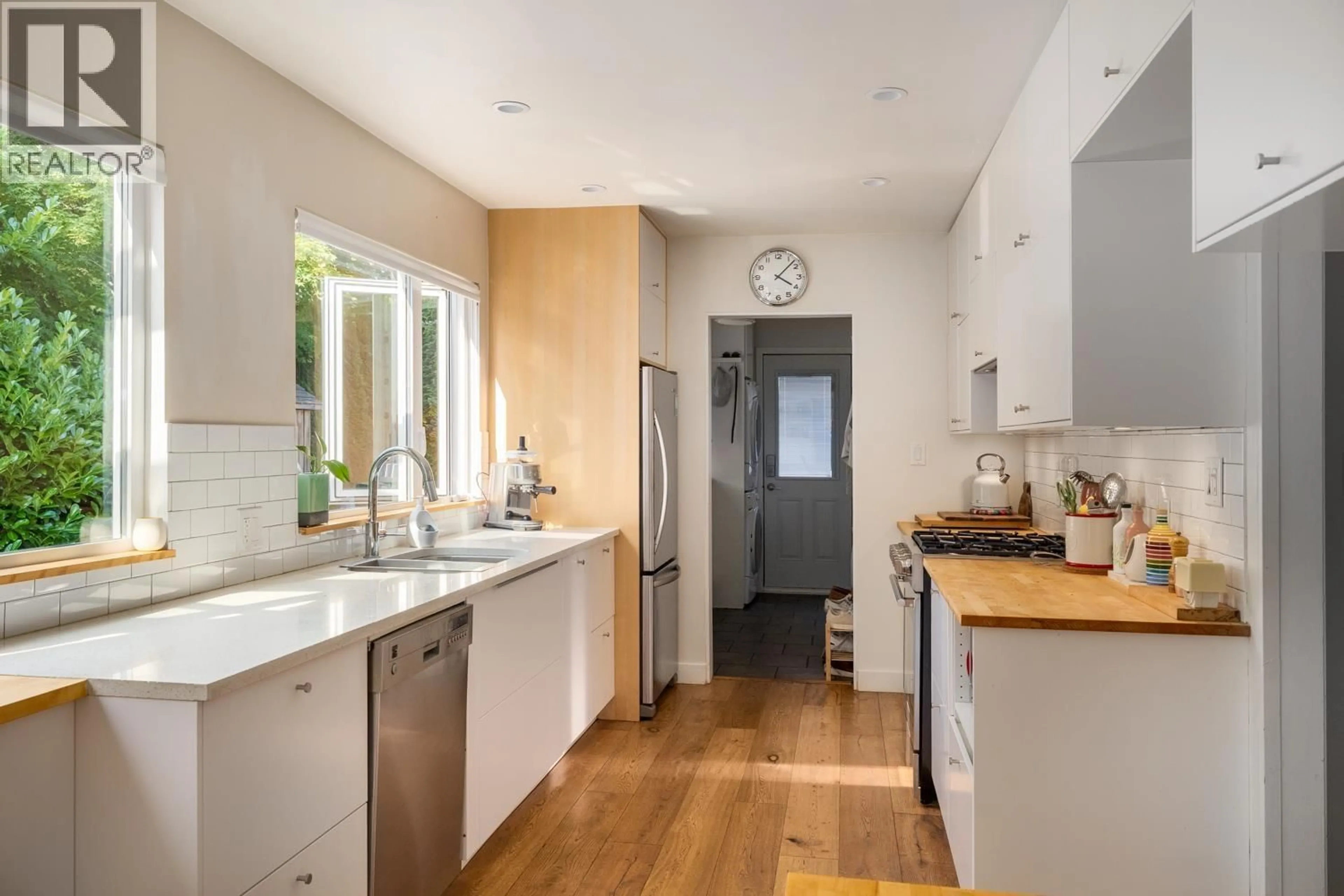 Unknown for 3680 EDGEMONT BOULEVARD, North Vancouver British Columbia V7R2P7
