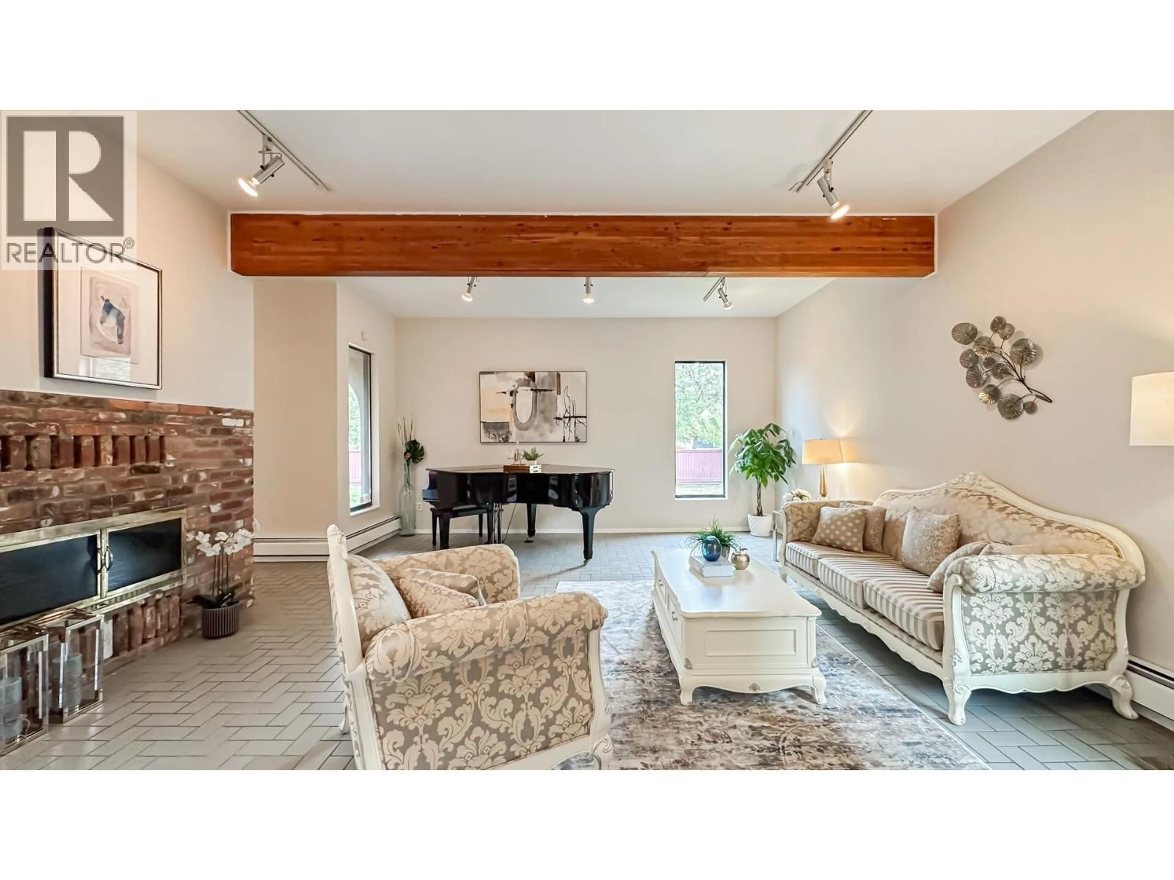 Living room with furniture, unknown for 2236 18TH AVENUE, Vancouver British Columbia V6L1A6