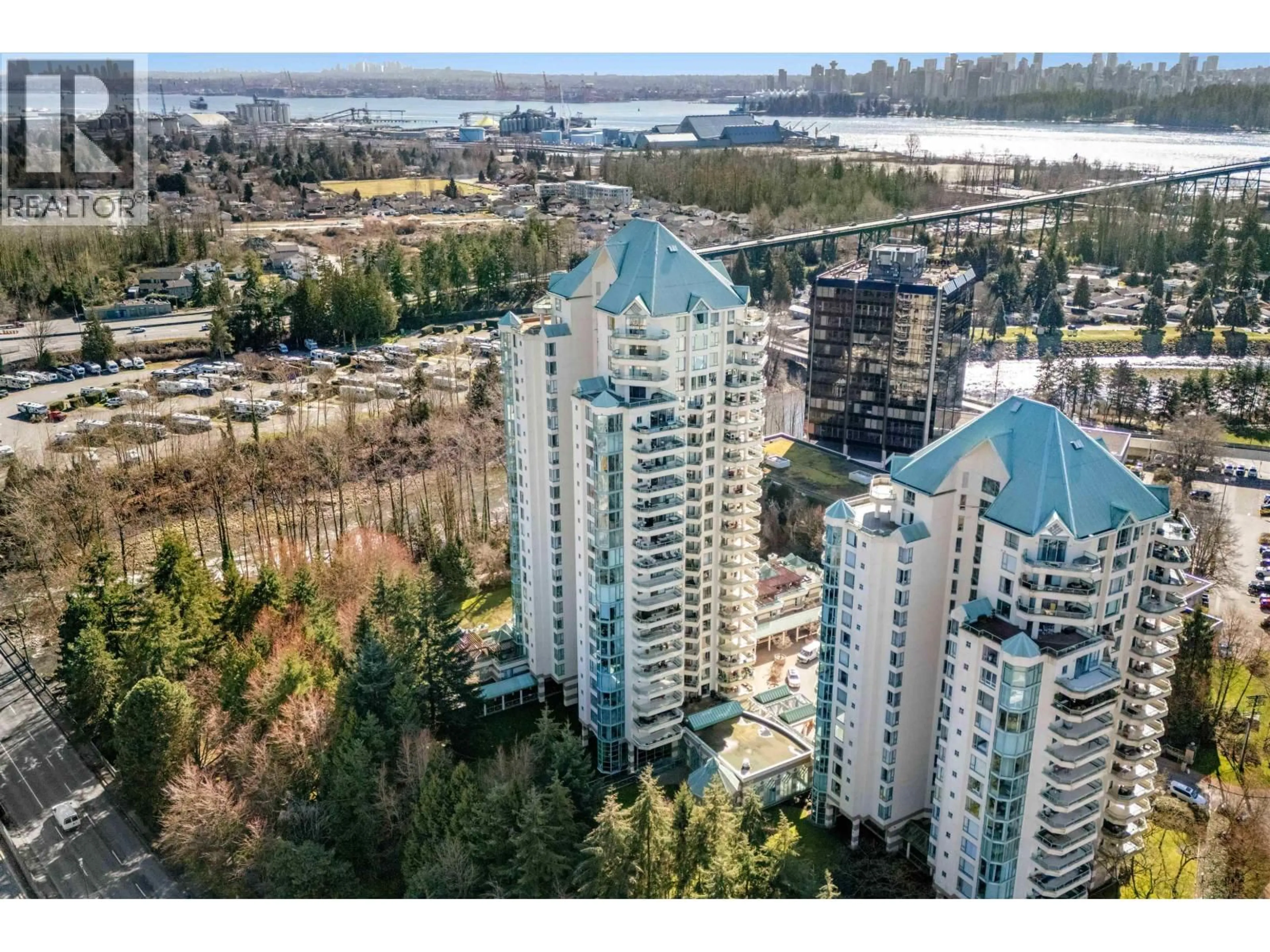 A pic from outside/outdoor area/front of a property/back of a property/a pic from drone, water/lake/river/ocean view for 12A - 338 TAYLOR WAY, West Vancouver British Columbia V7T2Y1