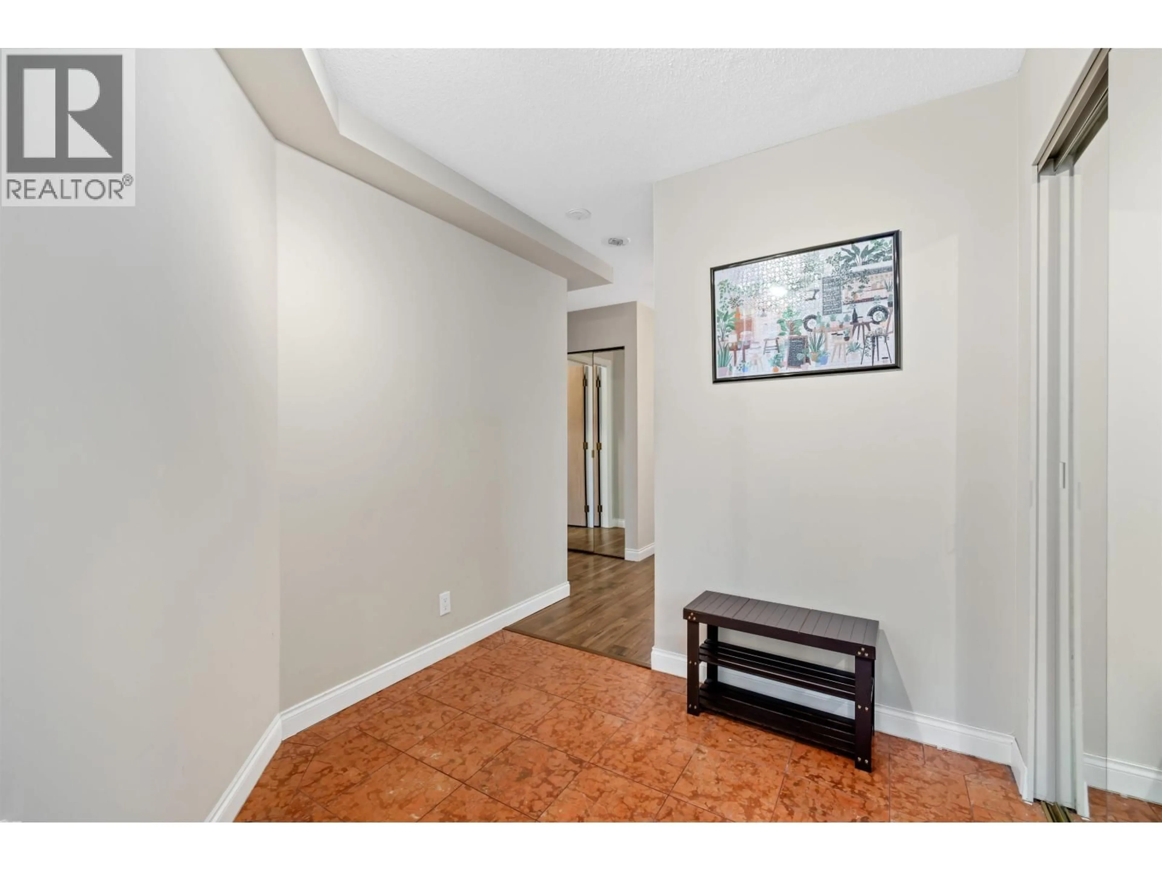 Indoor entryway for 12A - 338 TAYLOR WAY, West Vancouver British Columbia V7T2Y1