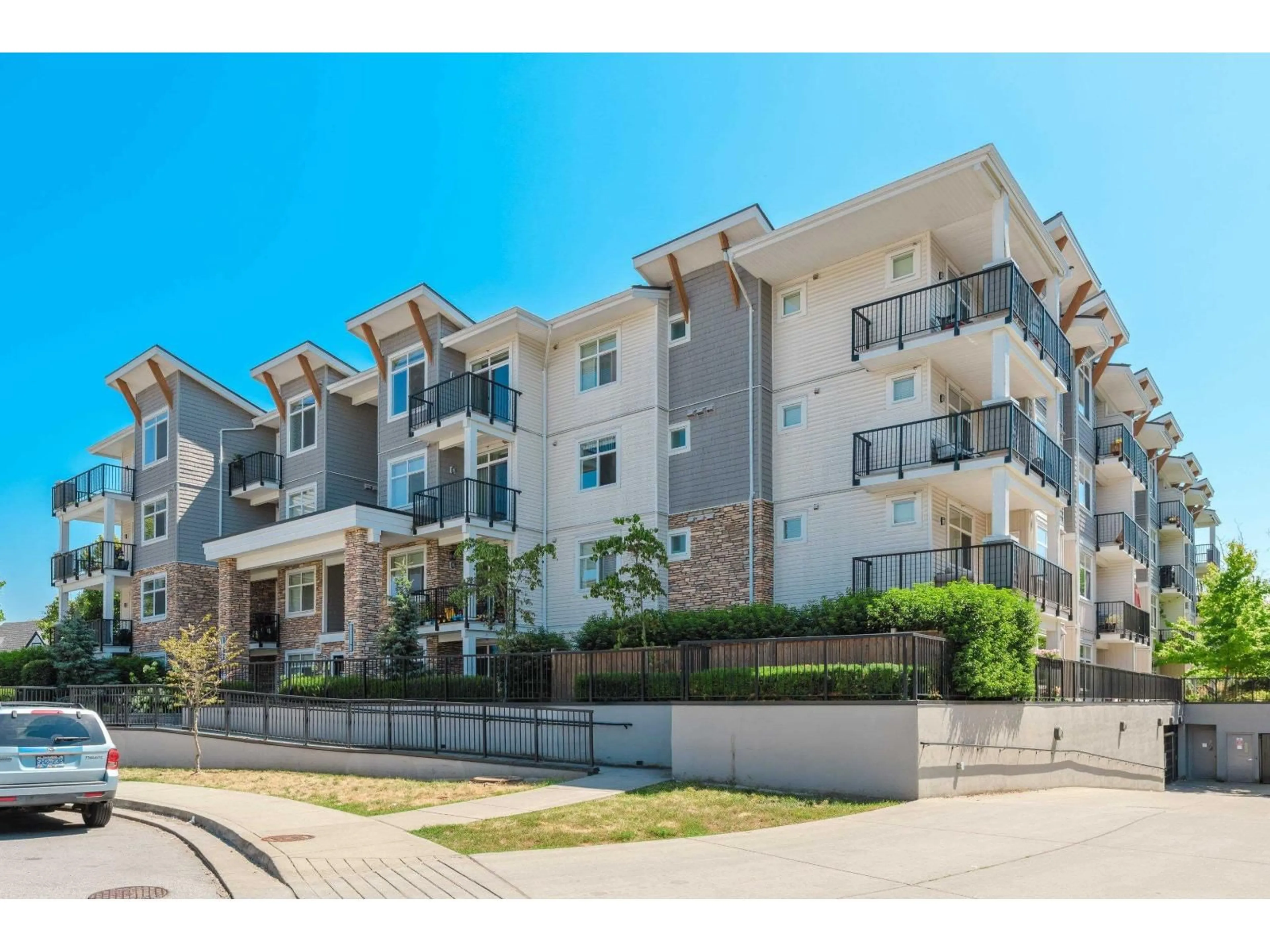 Unknown for 411 - 19940 BRYDON, Langley British Columbia V3A4A5