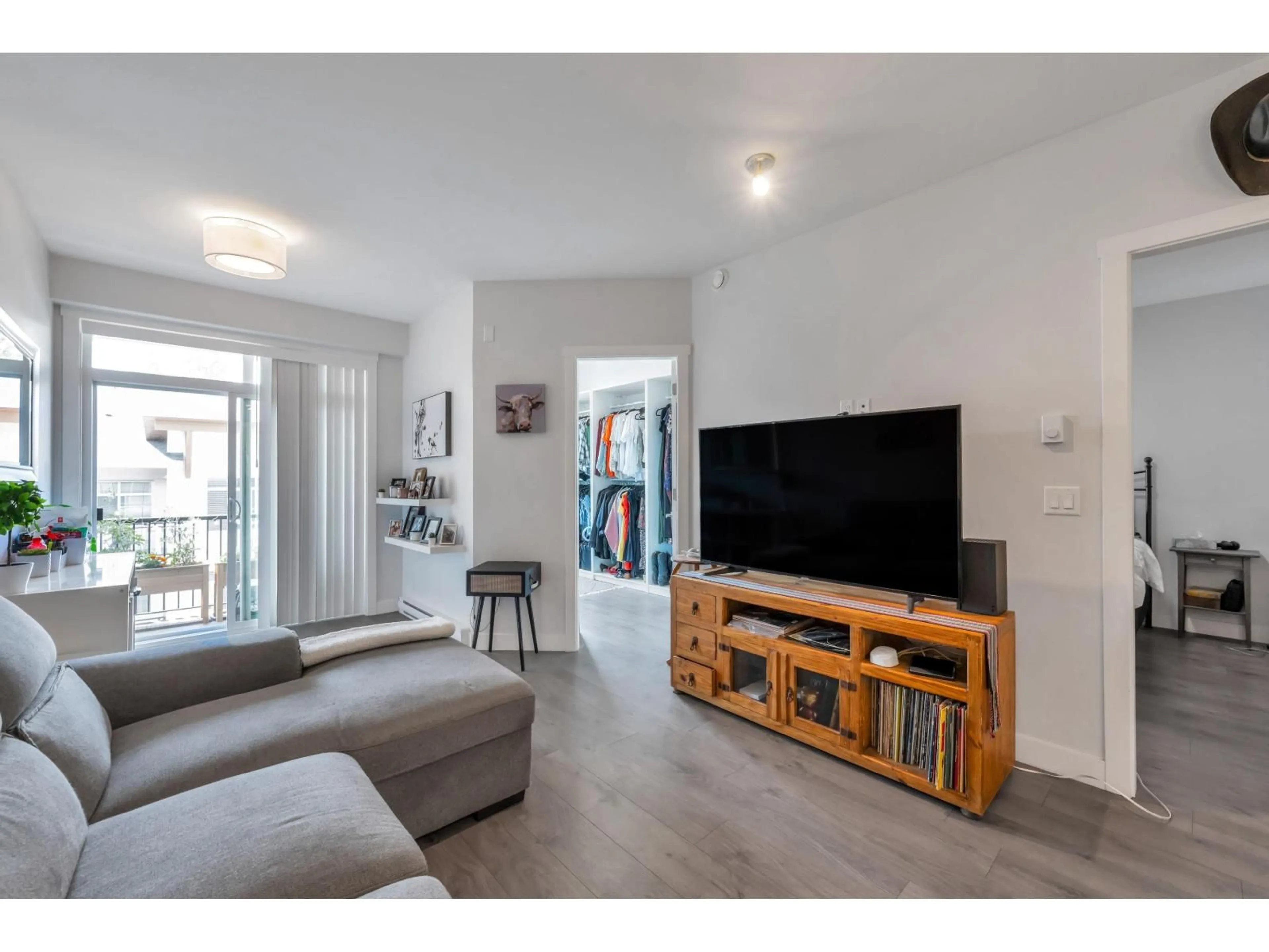 Living room with furniture, unknown for 411 - 19940 BRYDON, Langley British Columbia V3A4A5